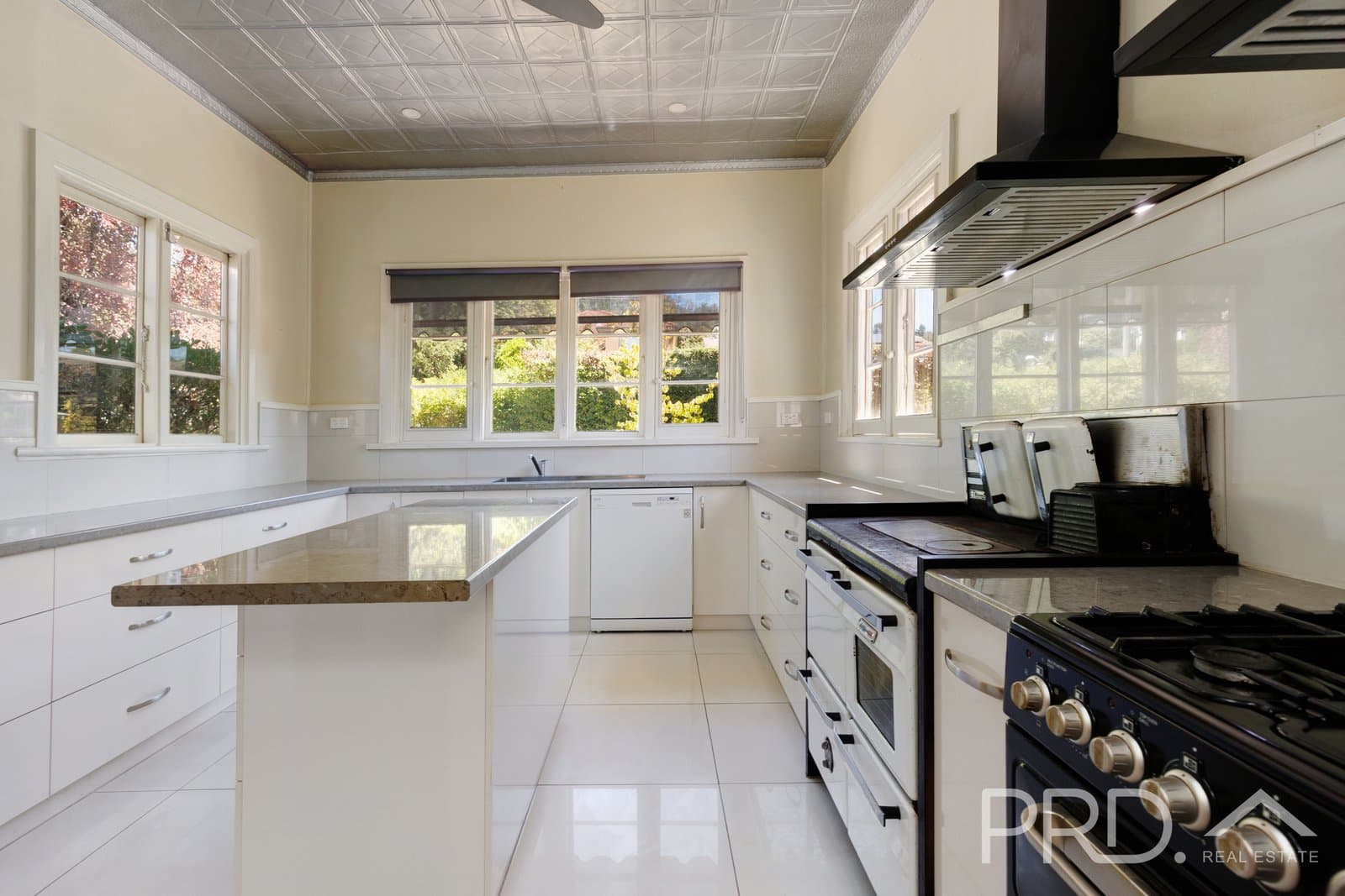 20 Bartoman Street, BATLOW NSW 2730, Batlow - Thumbnail 4