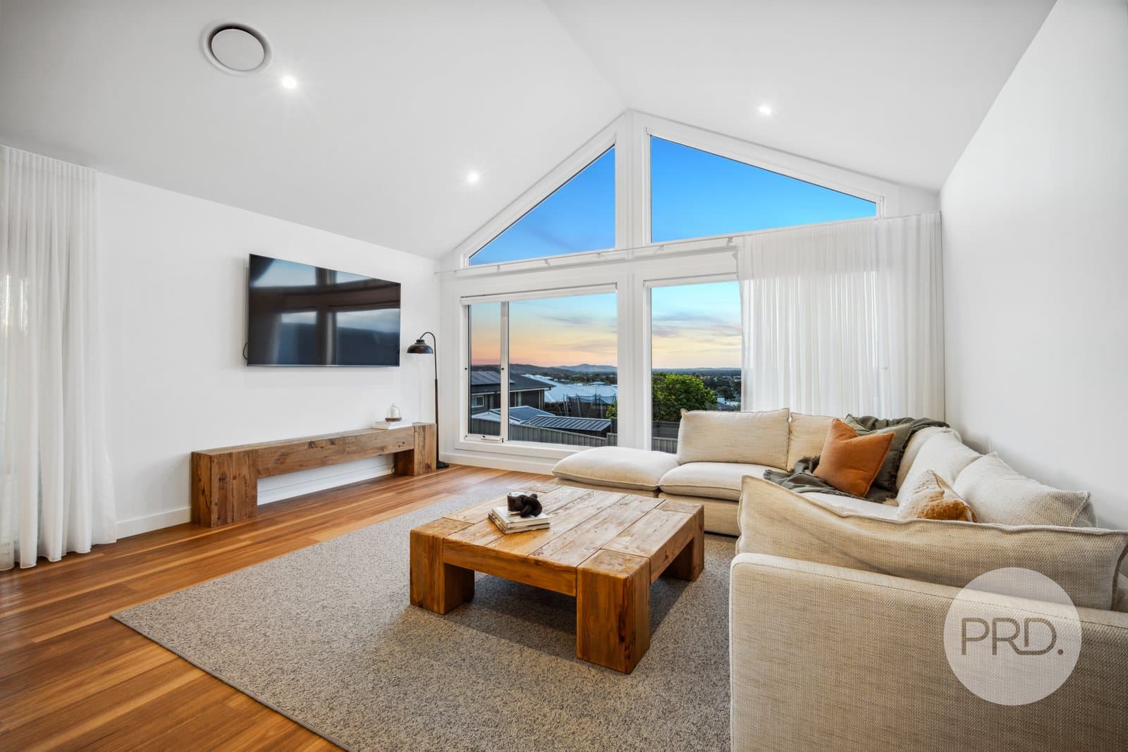 3
                Ahket
                Avenue
            
            
            
            lloyd
            
            
            NSW,
            2650, Lloyd - Thumbnail 5