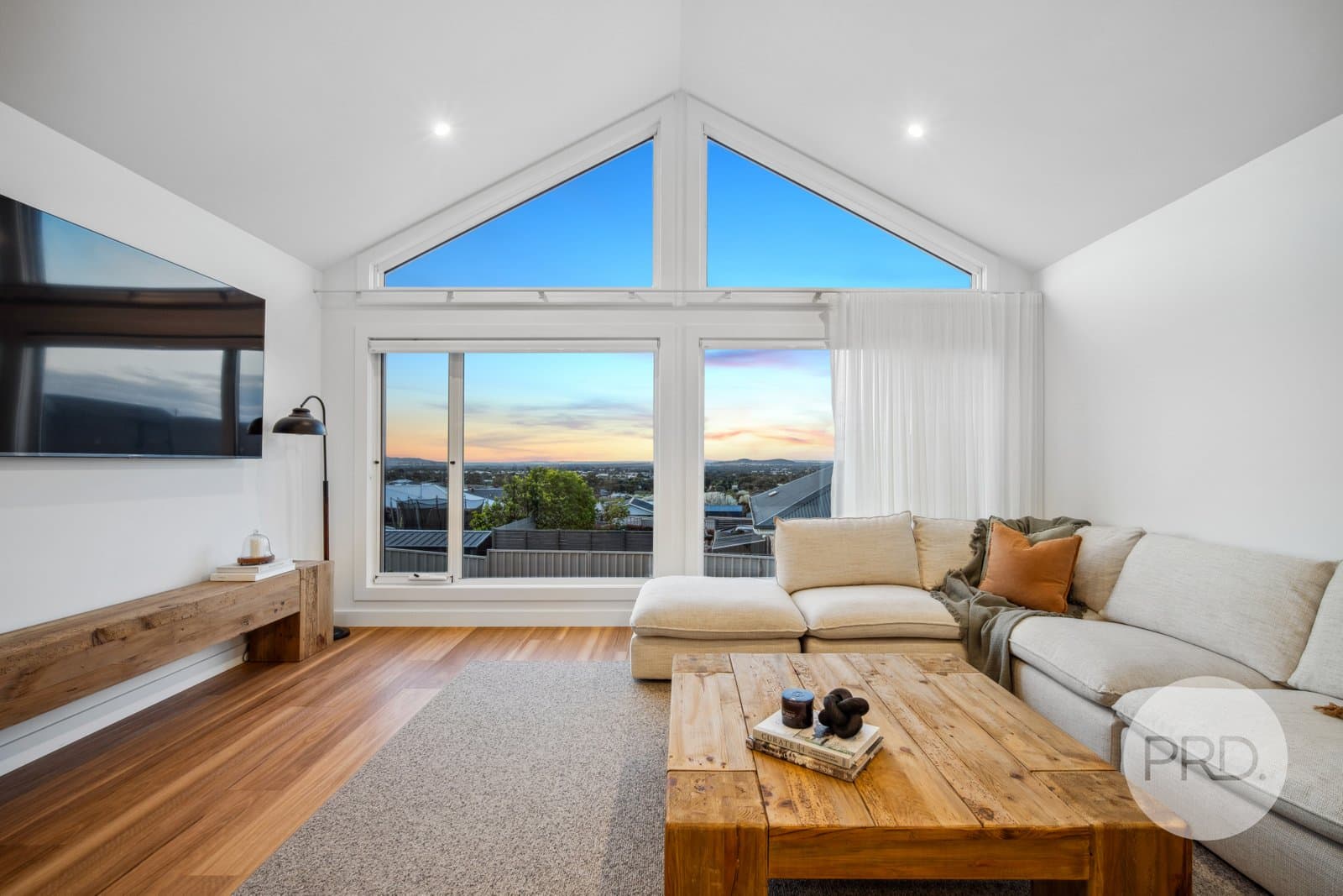 3
                Ahket
                Avenue
            
            
            
            lloyd
            
            
            NSW,
            2650, Lloyd - Thumbnail 7