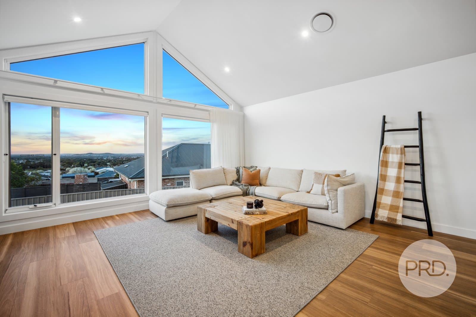 3
                Ahket
                Avenue
            
            
            
            lloyd
            
            
            NSW,
            2650, Lloyd - Thumbnail 8