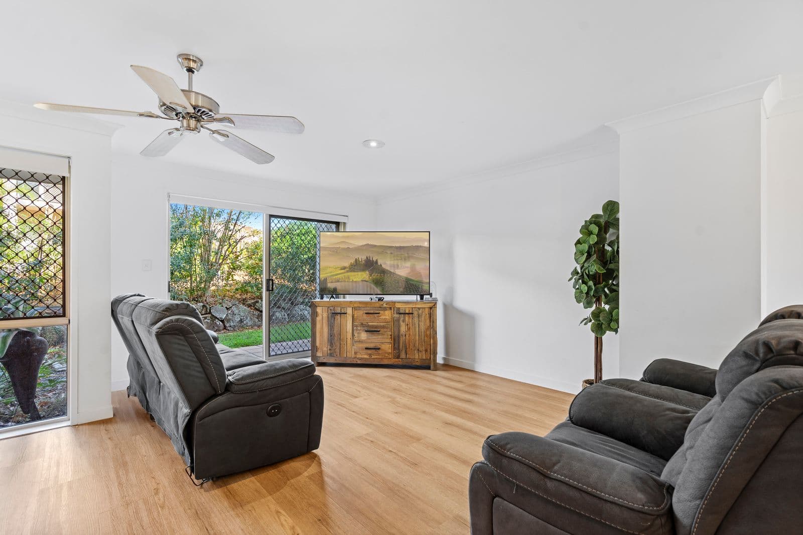 152 Palm Meadows Drive , Carrara QLD 4211, Carrara - Thumbnail 6