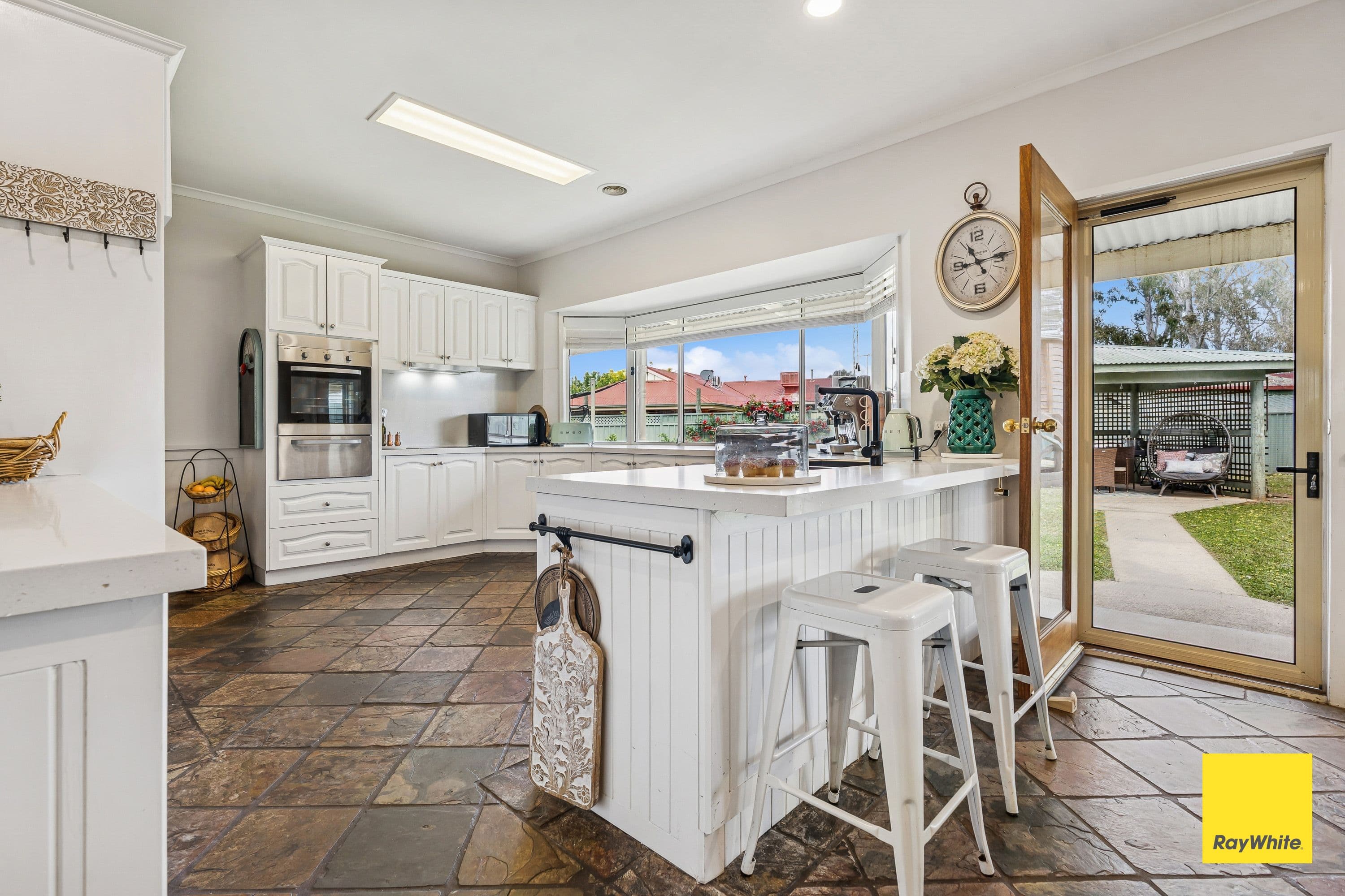 10 Saxby Drive , Strathfieldsaye VIC 3551, Strathfieldsaye - Thumbnail 4