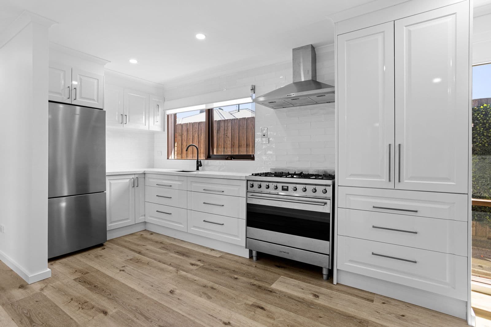 172 Ninth Avenue South, Rosebud - Thumbnail 3