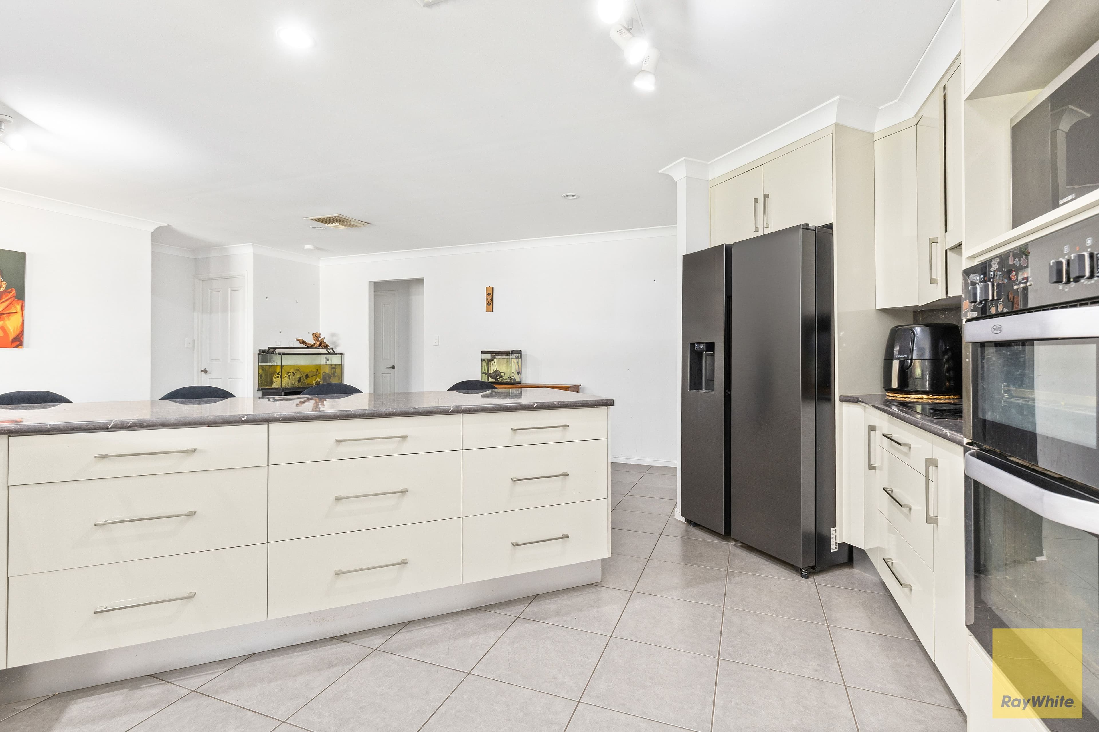 9 Tineele Place , Emerald QLD 4720, Emerald - Thumbnail 6