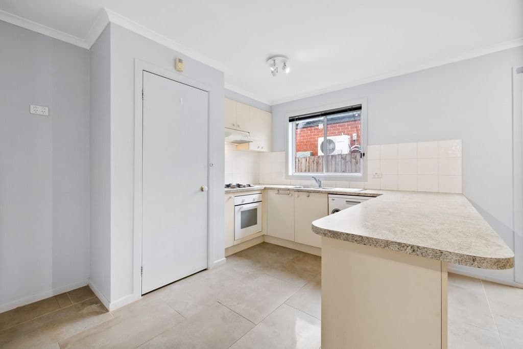 24 Greenmantle Close , Cranbourne West VIC 3977, Cranbourne West - Thumbnail 3
