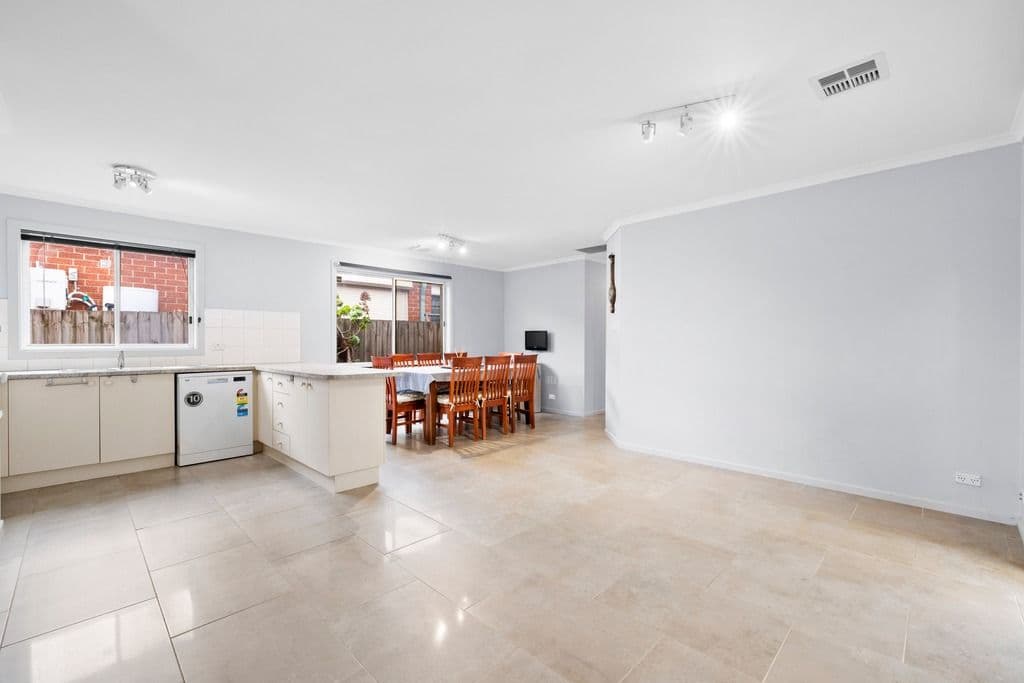 24 Greenmantle Close , Cranbourne West VIC 3977, Cranbourne West - Thumbnail 5