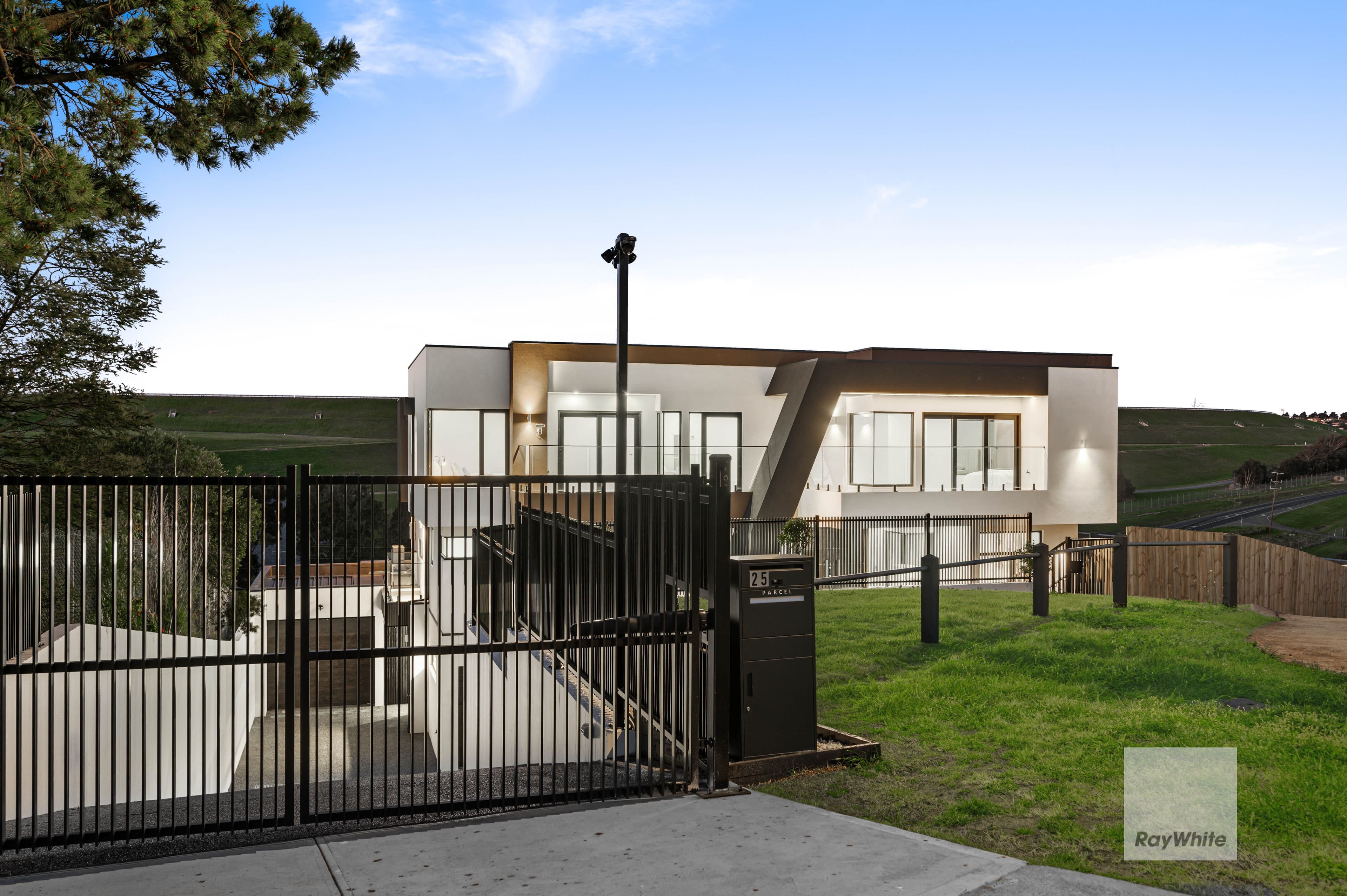 25 Bridlington Drive , Greenvale VIC 3059, Greenvale - Thumbnail 2