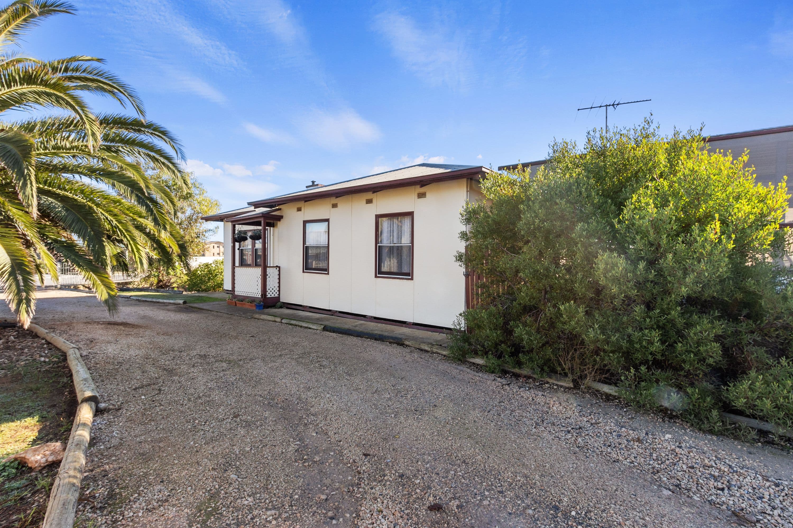 11 Anderson Terrace, Yorketown - Thumbnail 2