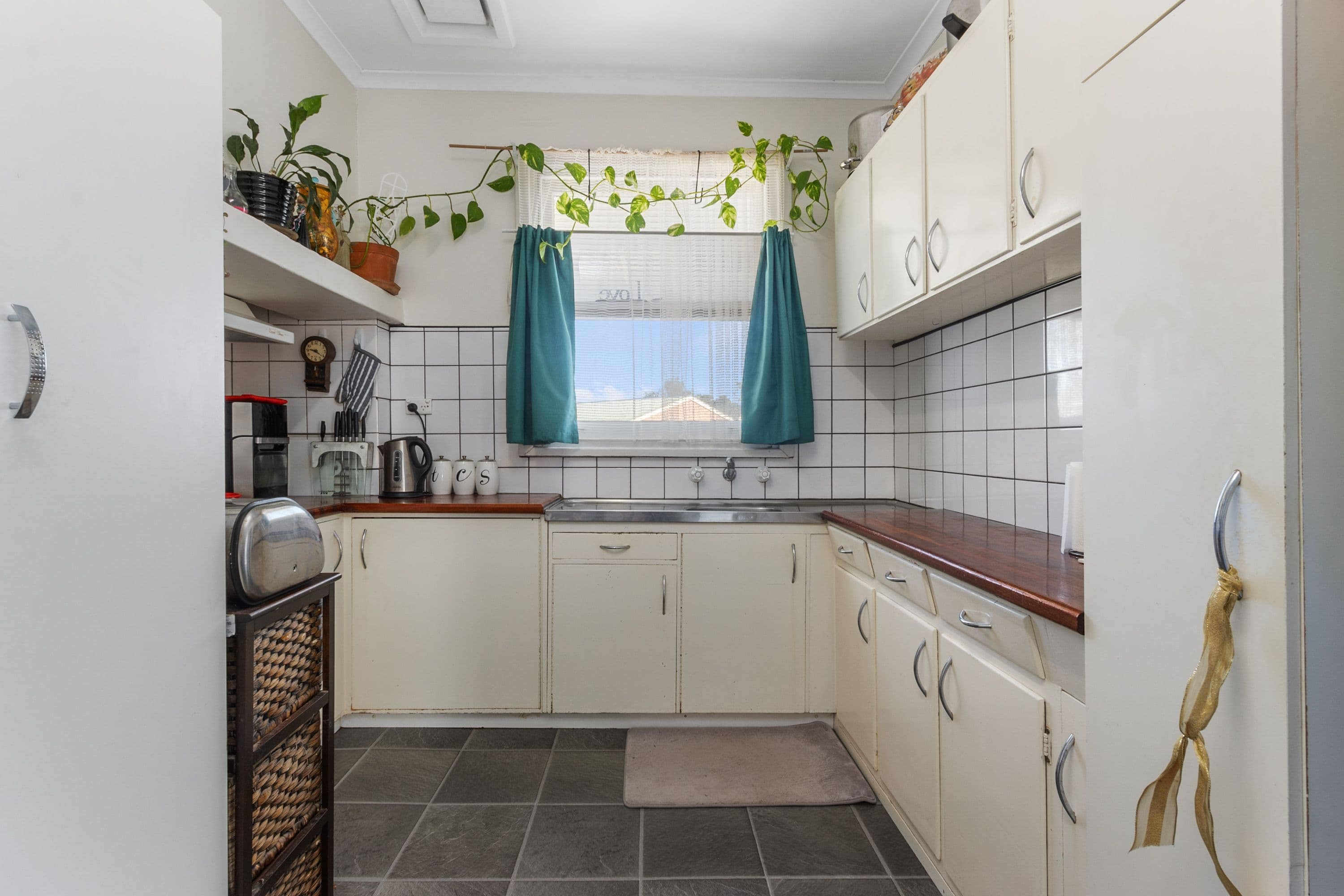 11 Anderson Terrace, Yorketown - Thumbnail 8