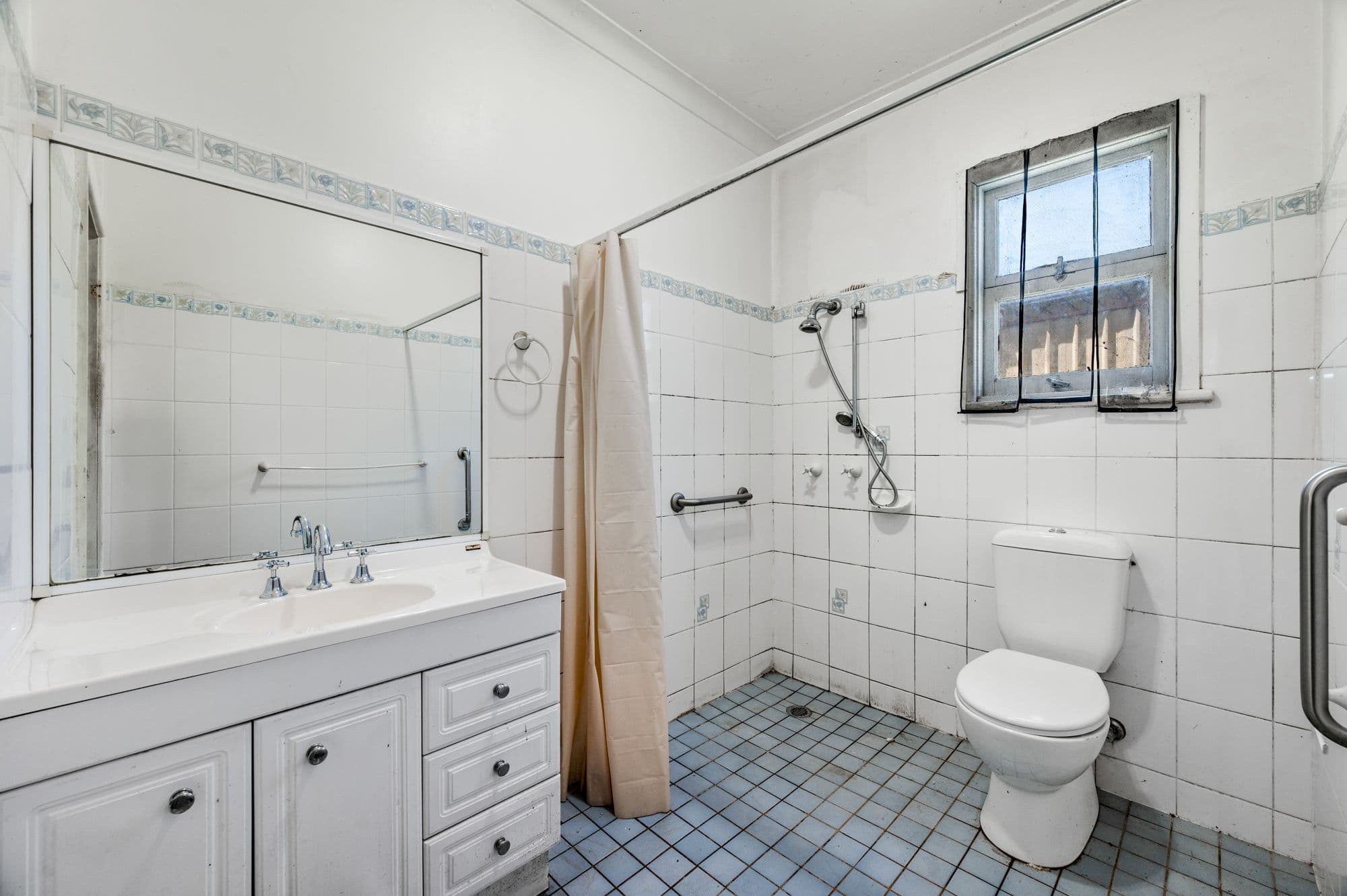 33 Parkland Avenue , Macquarie Fields NSW 2564, Macquarie Fields - Thumbnail 4