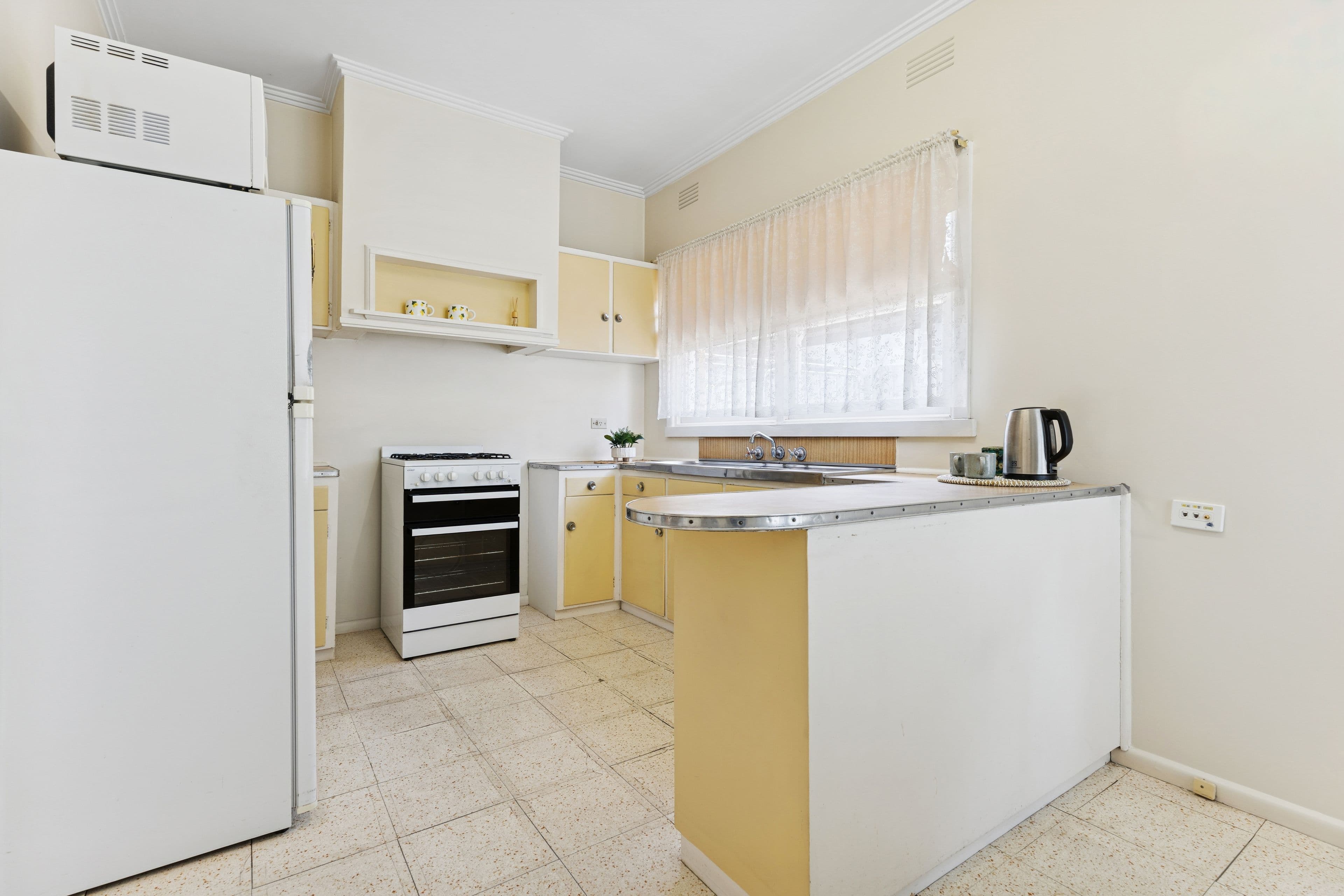 44 Hobbs Crescent , Reservoir VIC 3073, Reservoir - Thumbnail 4