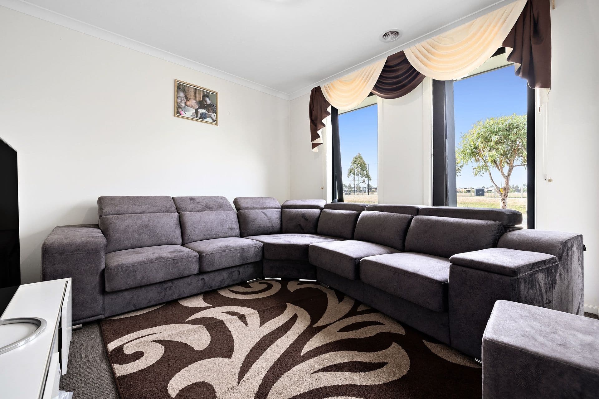 56 Lineham Drive , Cranbourne East VIC 3977, Cranbourne East - Thumbnail 2