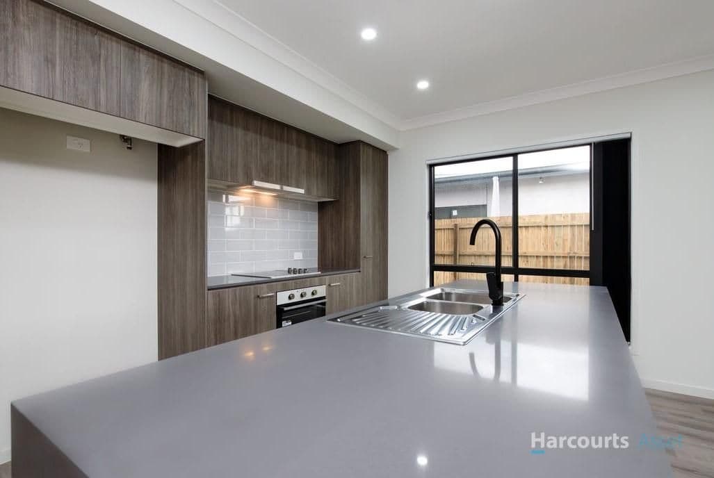 9 Mills Way, GREENBANK, QLD 4124, Greenbank - Thumbnail 8