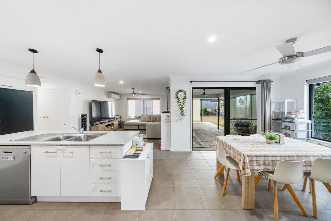 9 Serenity Drive, SOUTHSIDE, QLD 4570, Southside - Thumbnail 2
