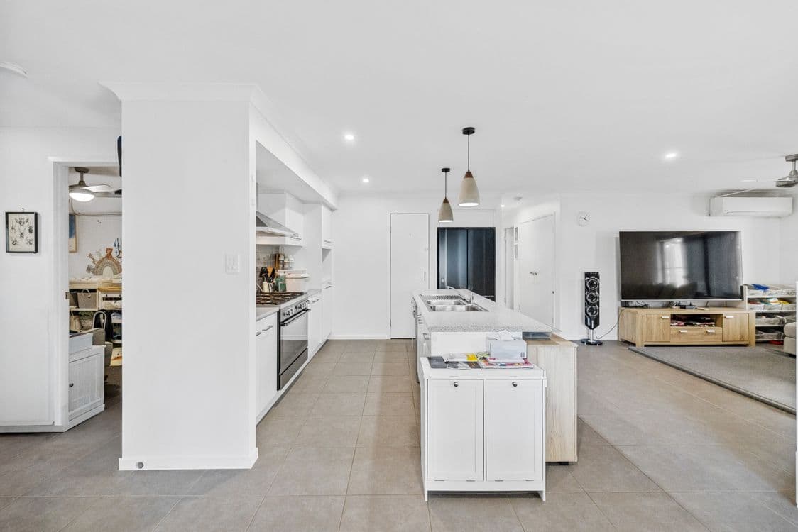 9 Serenity Drive, SOUTHSIDE, QLD 4570, Southside - Thumbnail 7
