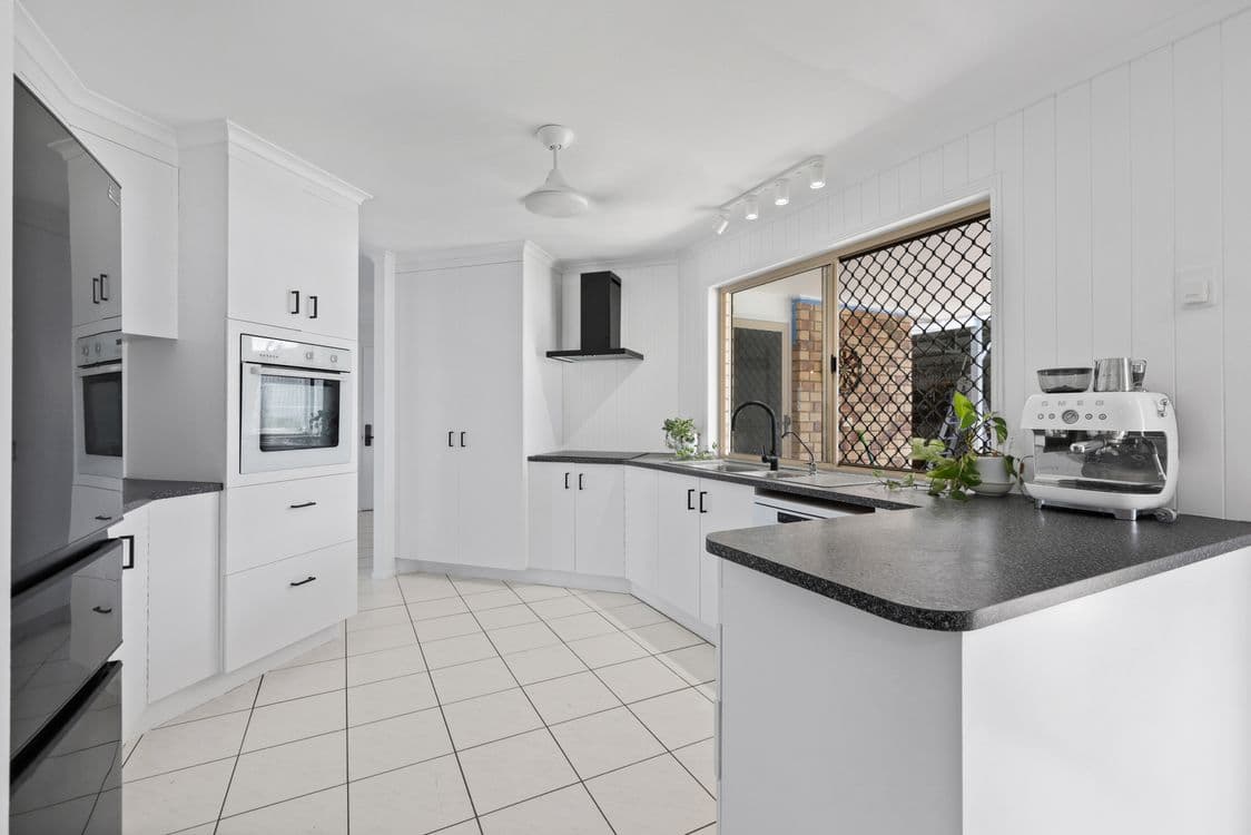 6 Lochmaben Court, BEACONSFIELD, QLD 4740, Beaconsfield - Thumbnail 2