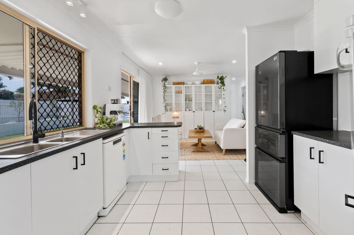 6 Lochmaben Court, BEACONSFIELD, QLD 4740, Beaconsfield - Thumbnail 3