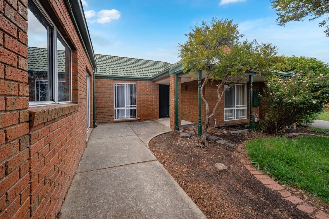 16 Morey Court, ROXBURGH PARK, VIC 3064, Roxburgh Park - Thumbnail 2