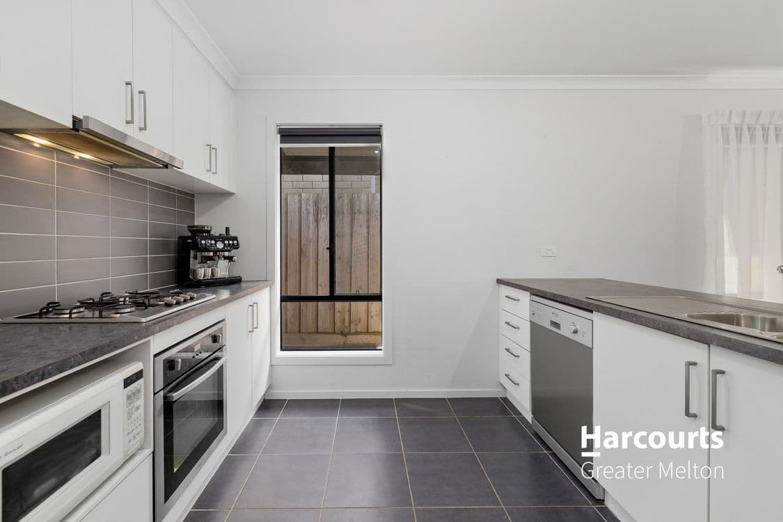 10 Cortland Street, WYNDHAM VALE, VIC 3024, Wyndham Vale - Thumbnail 2