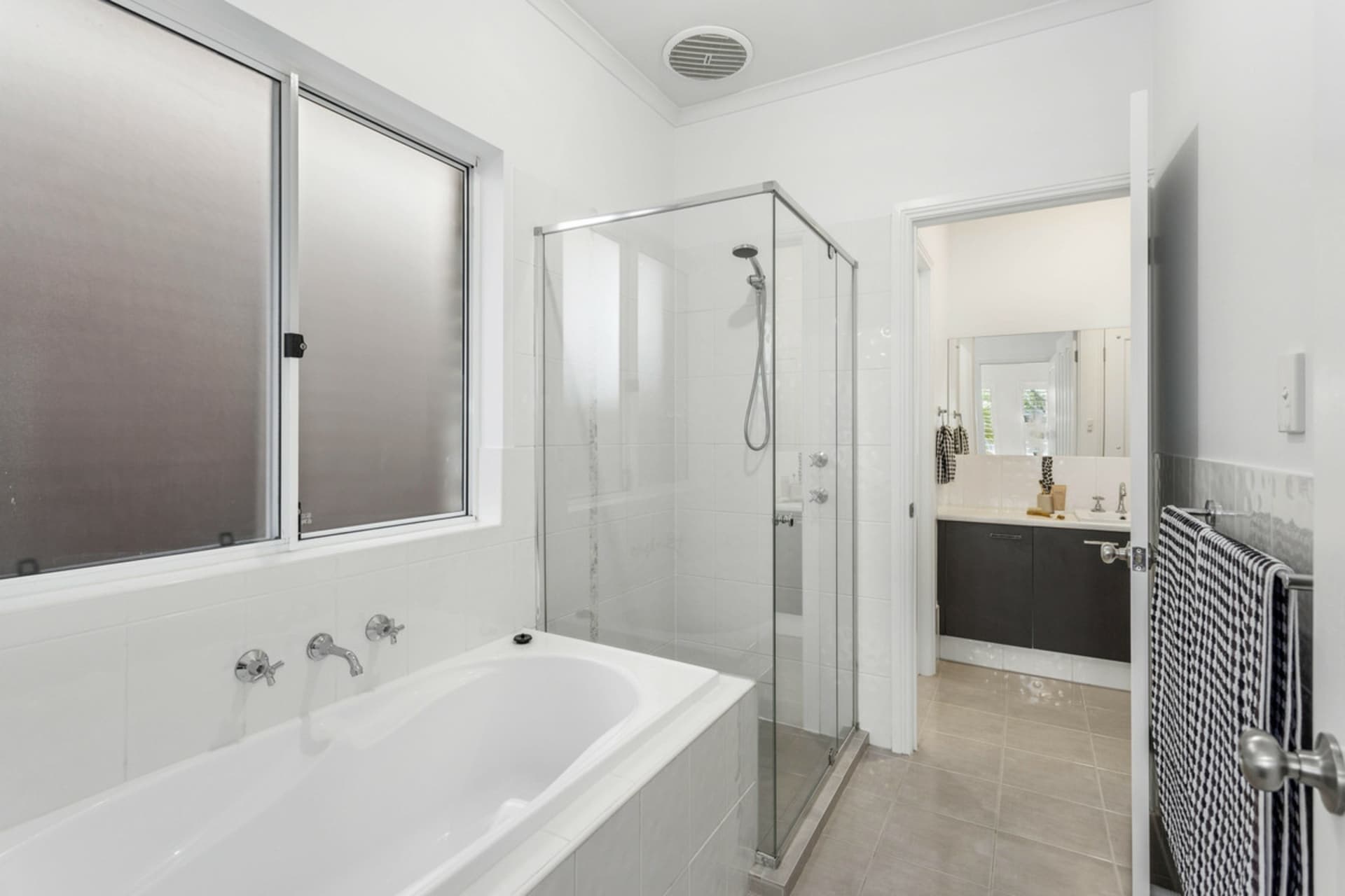 32 Queensberry Way, Blakeview, Blakeview - Thumbnail 3