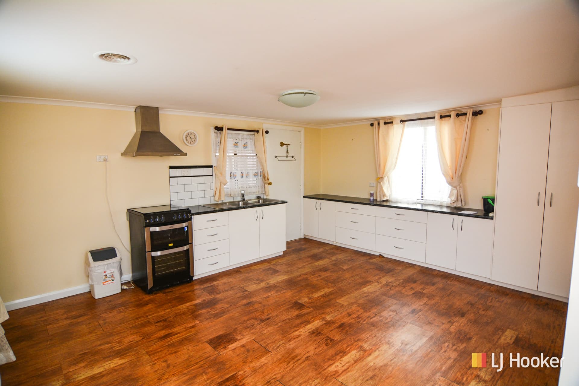63 Hartley Valley Road, Lithgow, Vale Of Clwydd - Thumbnail 2