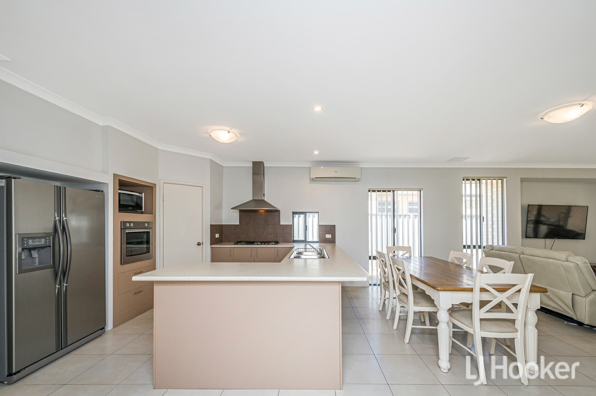30 Barrington Avenue, Champion Lakes, Champion Lakes - Thumbnail 5