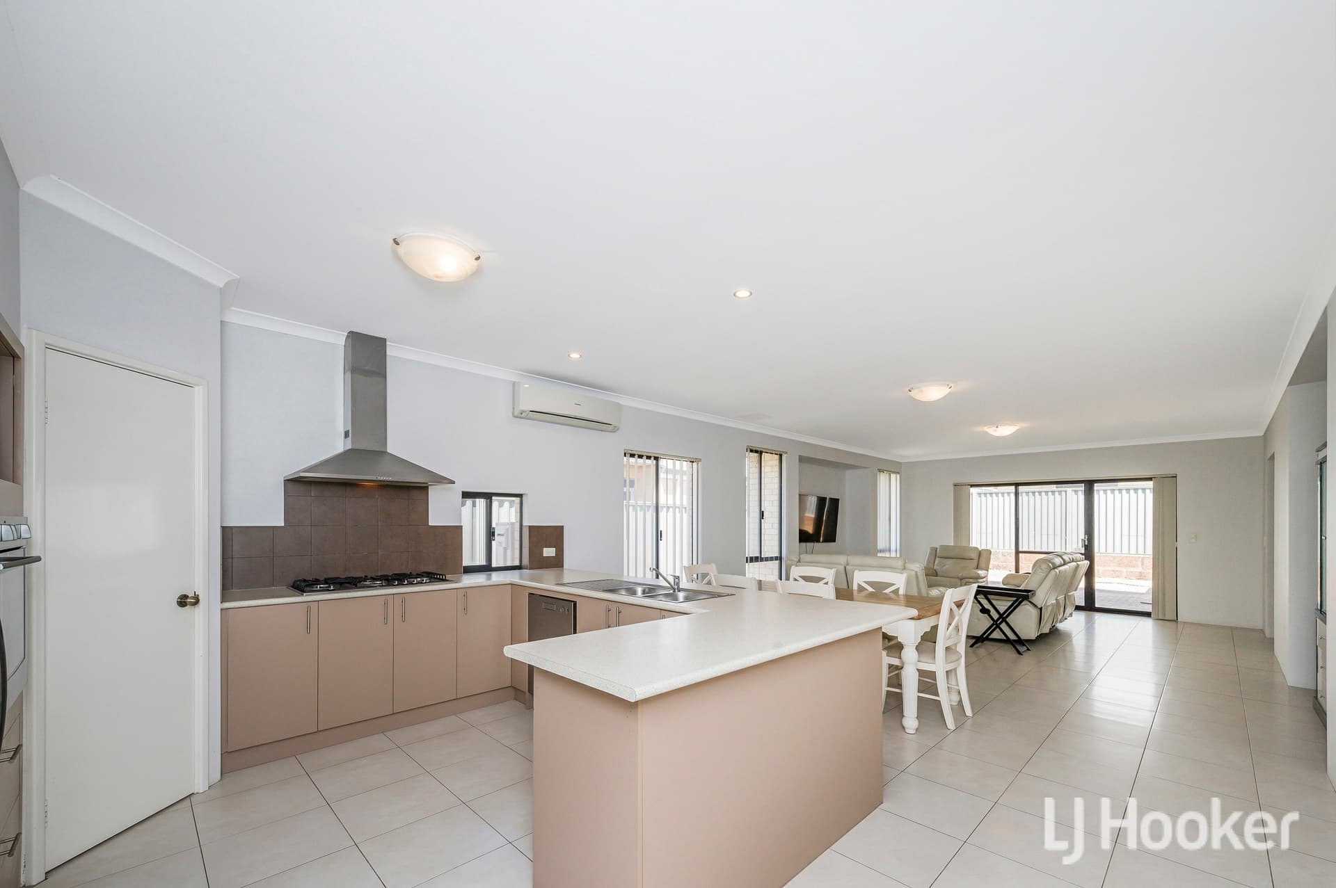 30 Barrington Avenue, Champion Lakes, Champion Lakes - Thumbnail 6