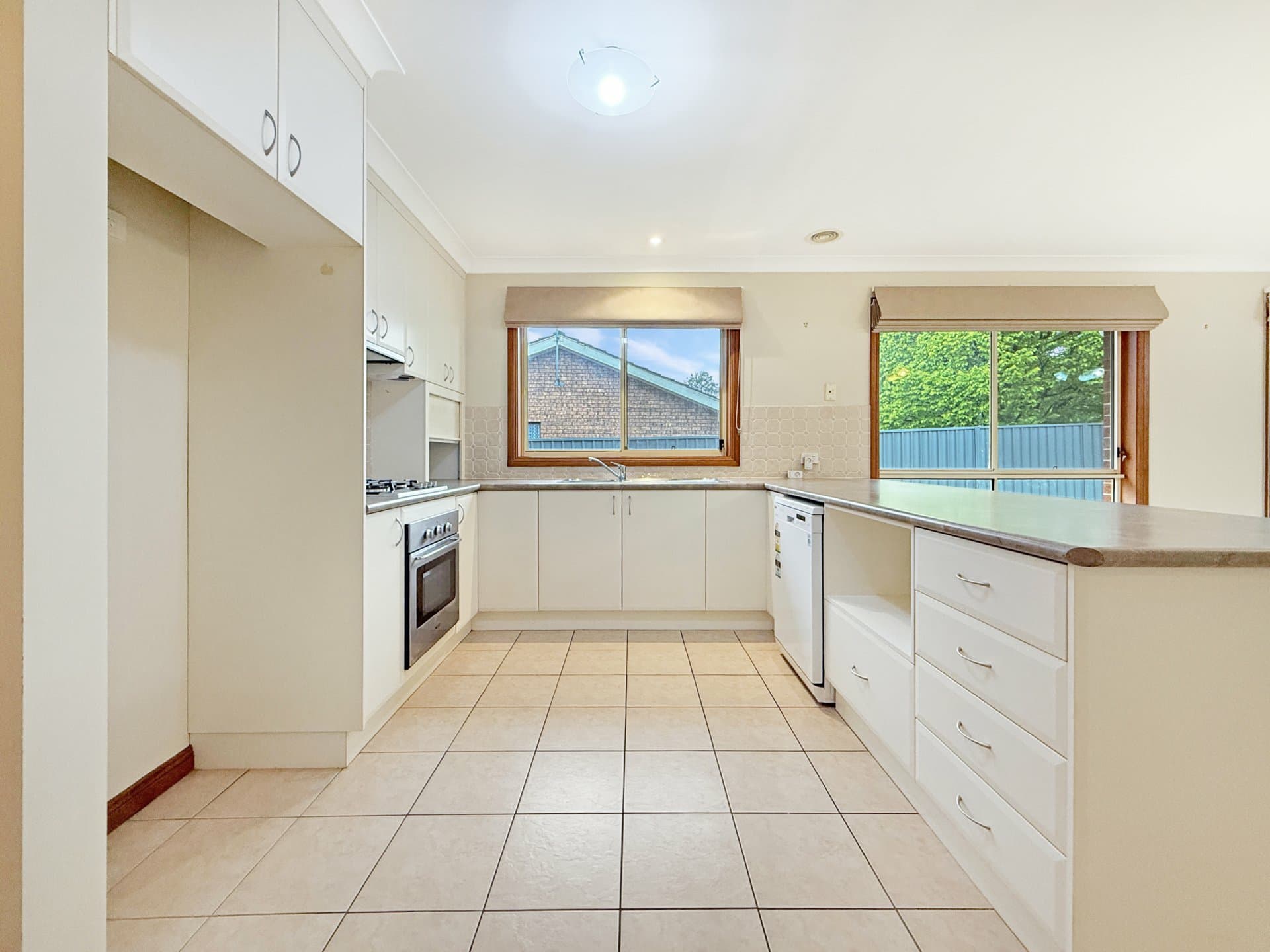 30 Dwyer Drive, Young, Young - Thumbnail 3