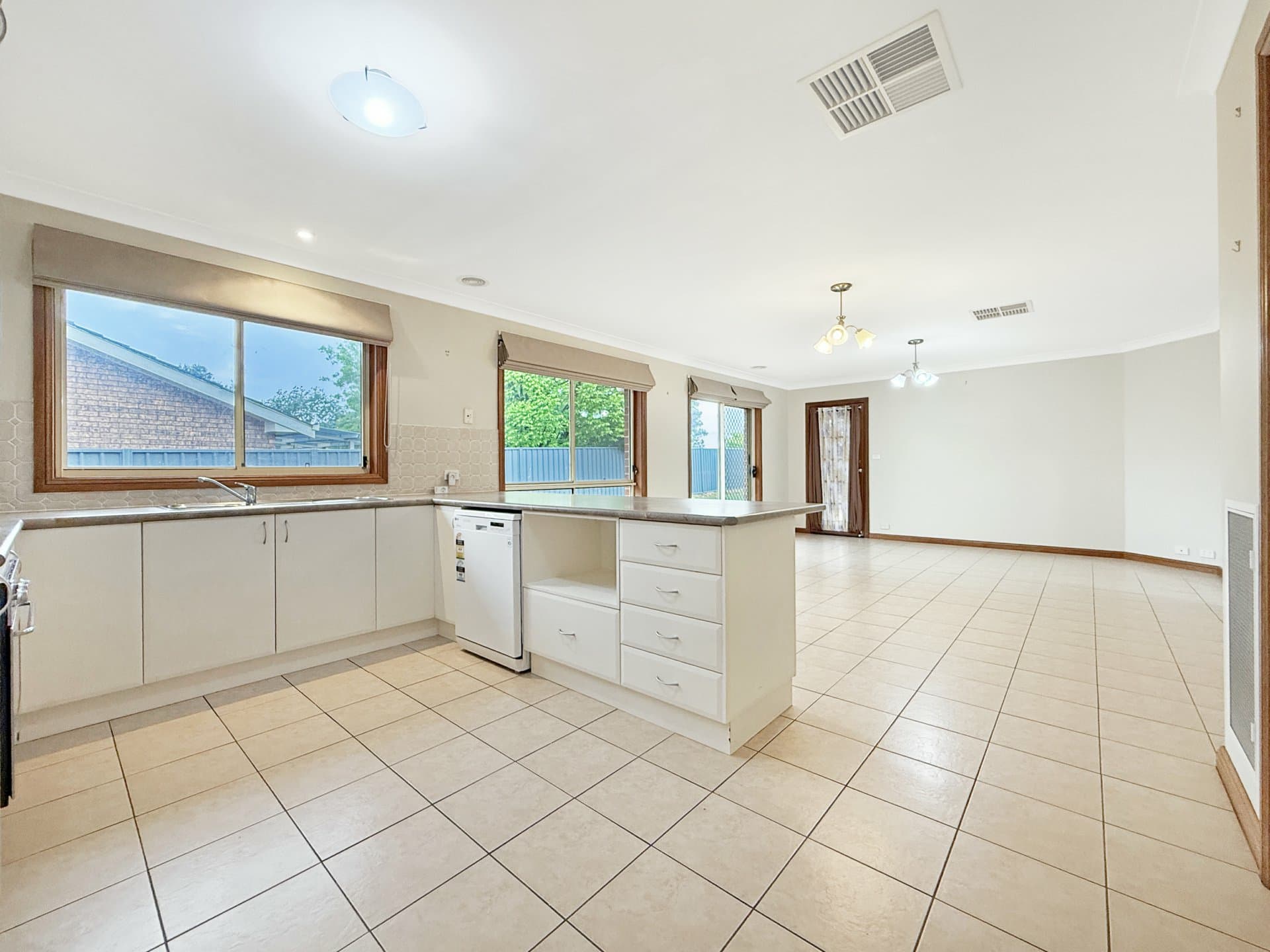 30 Dwyer Drive, Young, Young - Thumbnail 4