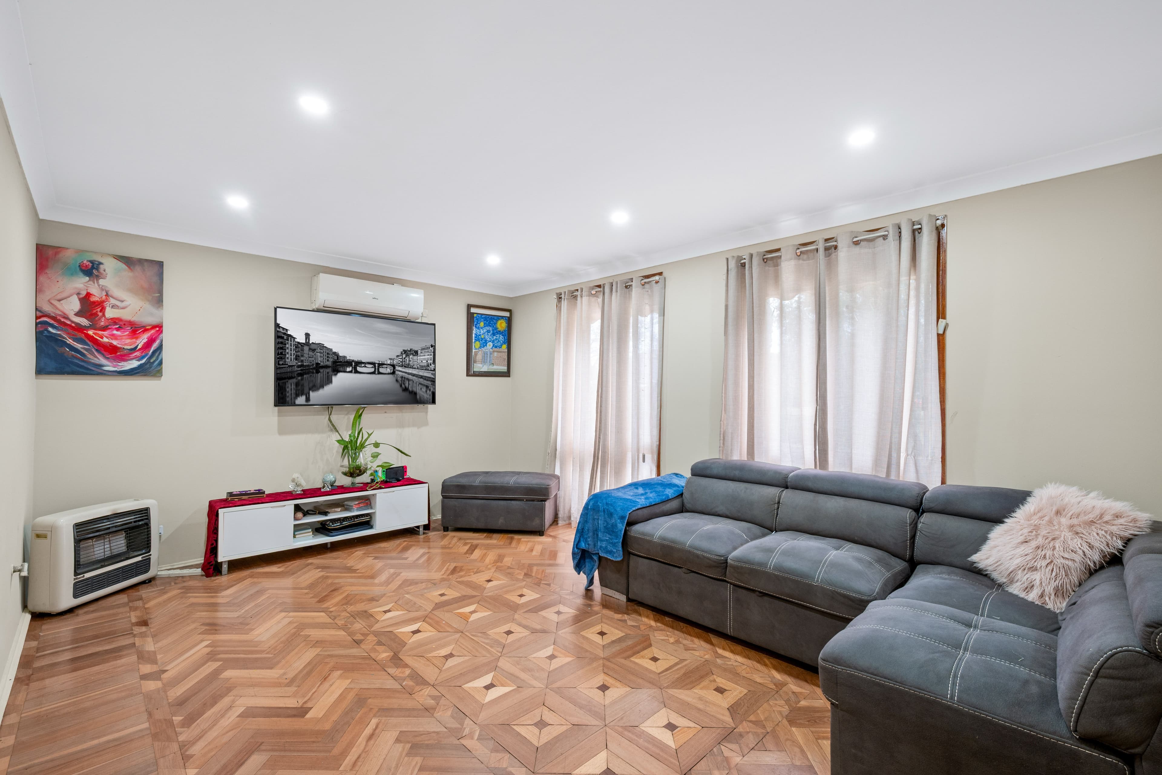 96 Cleopatra Drive , Rosemeadow NSW 2560, Rosemeadow - Thumbnail 2