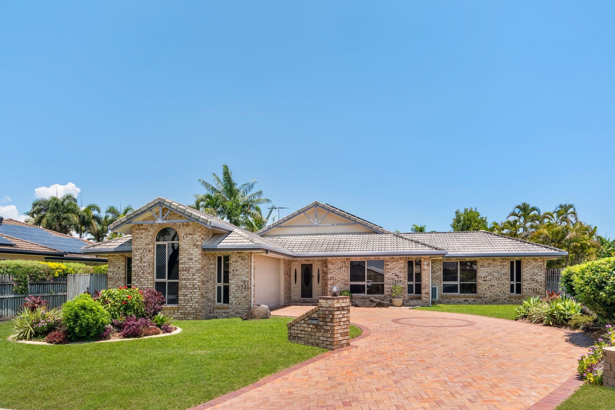 9 Kamaran Court, Annandale - Image 1