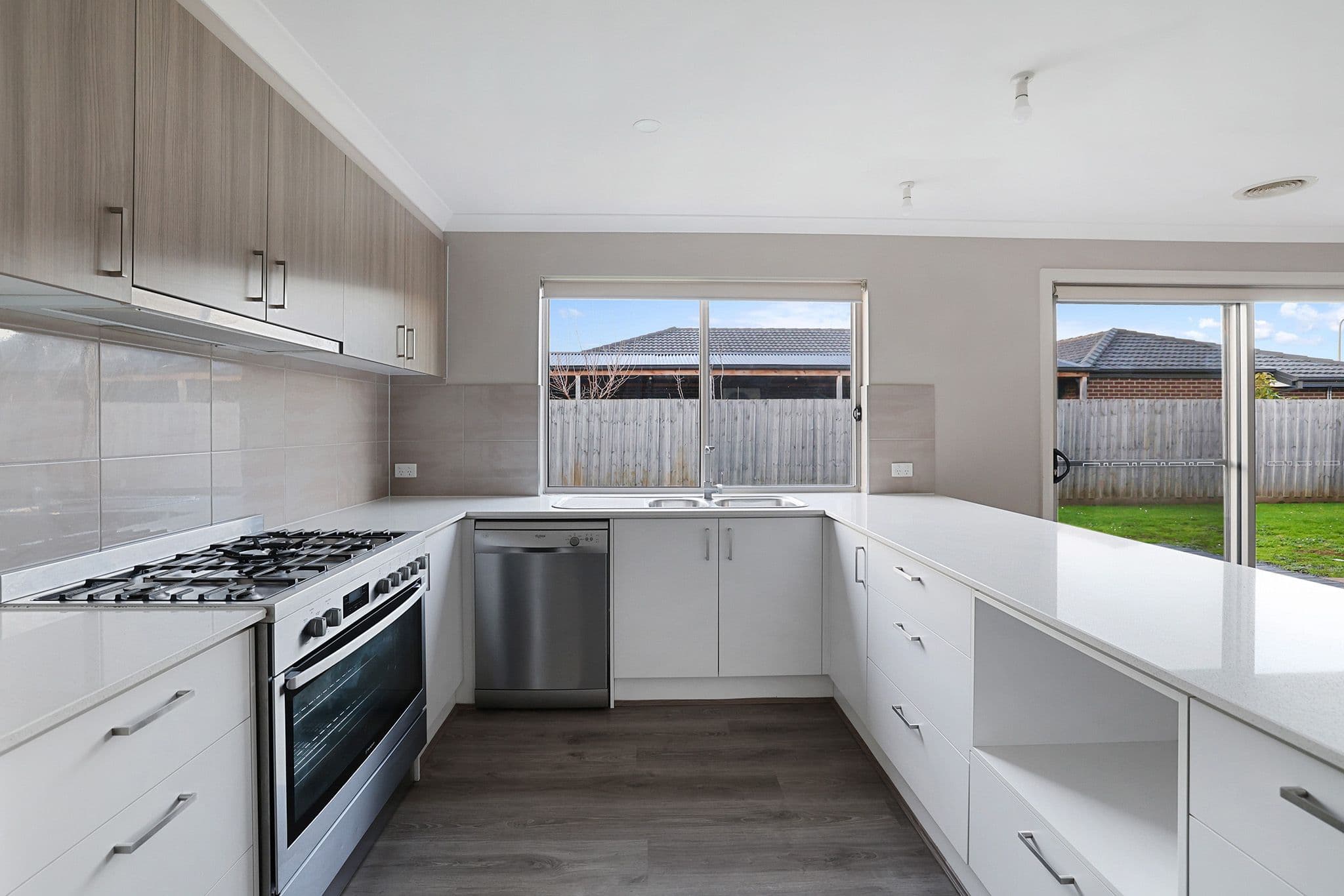 8 Pepper Crescent , Drouin VIC 3818, Drouin - Thumbnail 2