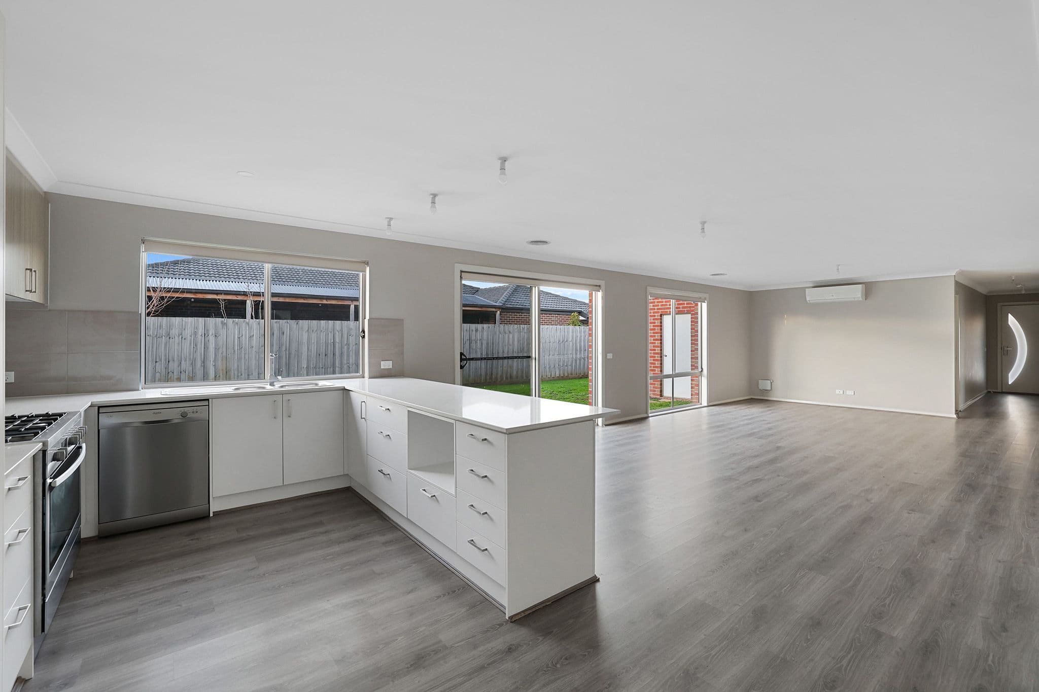 8 Pepper Crescent , Drouin VIC 3818, Drouin - Thumbnail 3