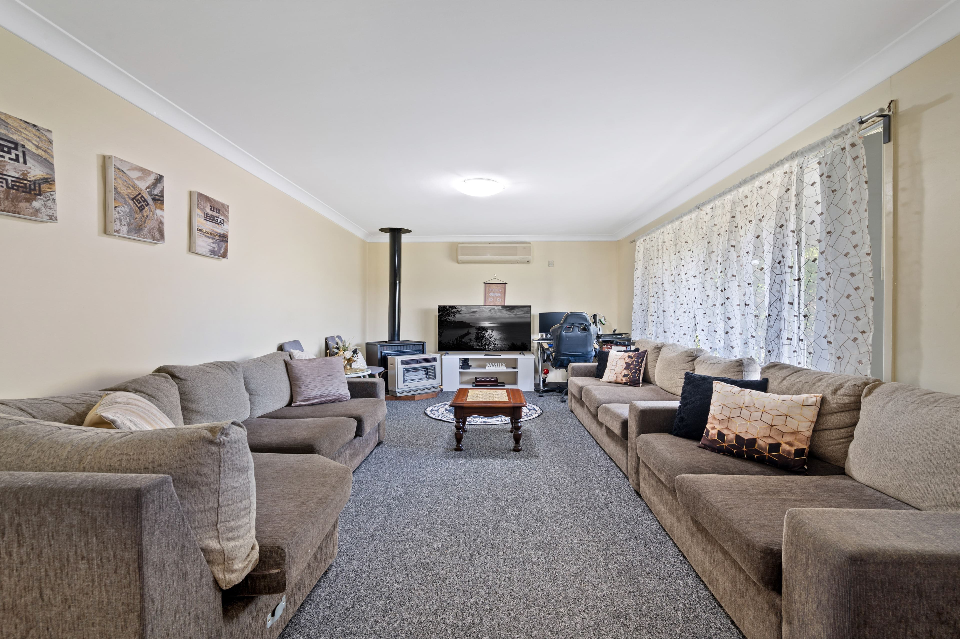 18 Jersey Parade , Minto NSW 2566, Minto - Thumbnail 4