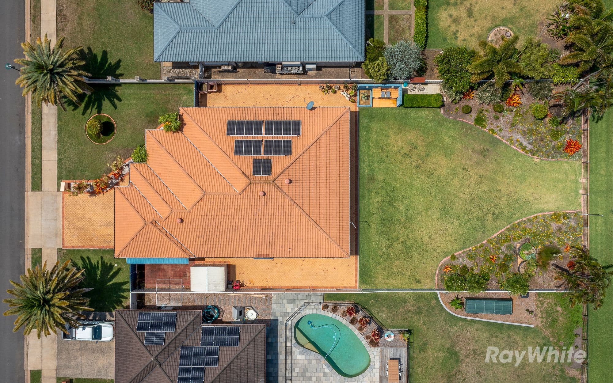 202 Barolin Esplanade , Coral Cove QLD 4670, Coral Cove - Thumbnail 2