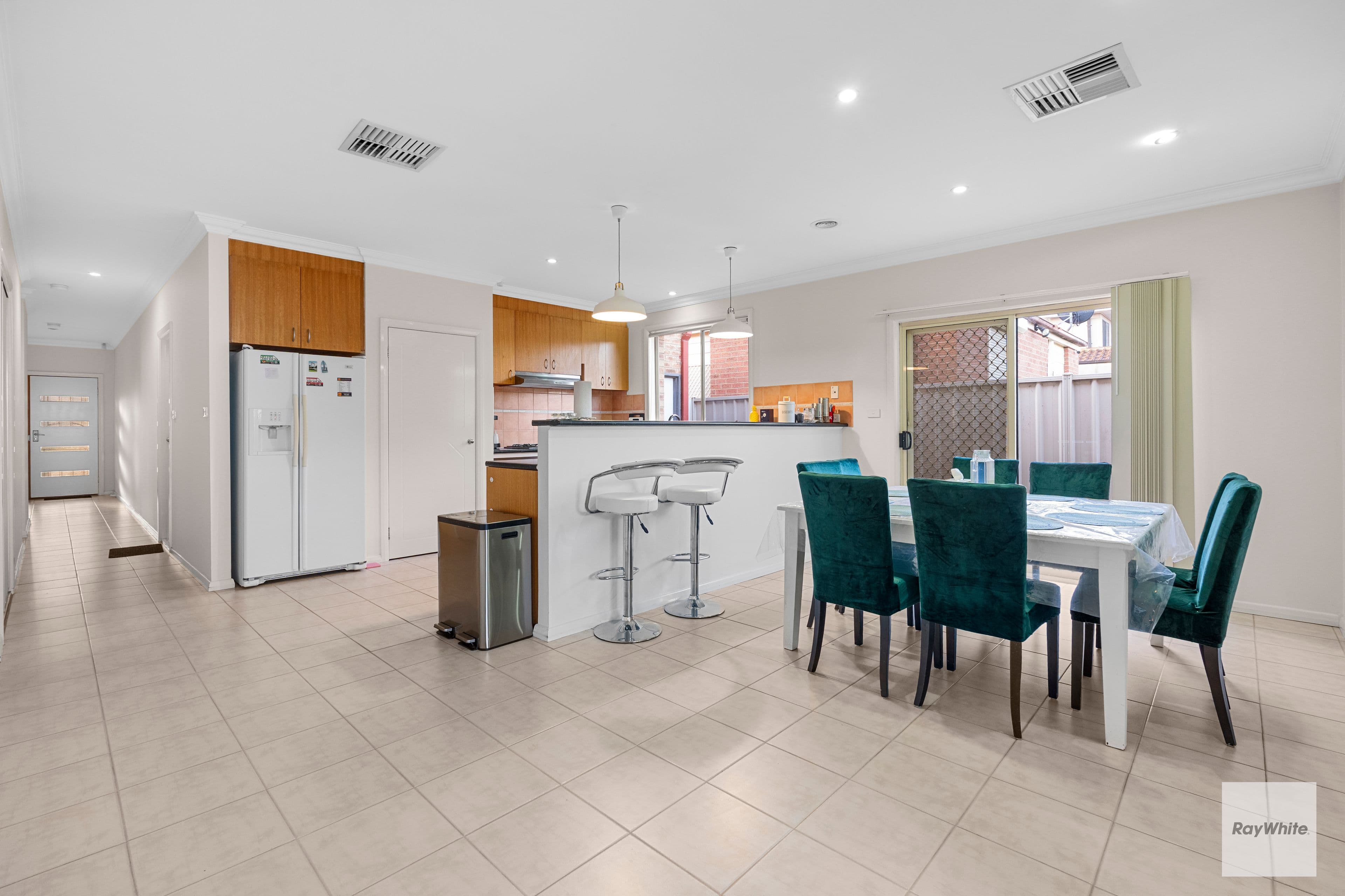 8 Waranga Close , Caroline Springs VIC 3023, Caroline Springs - Thumbnail 3