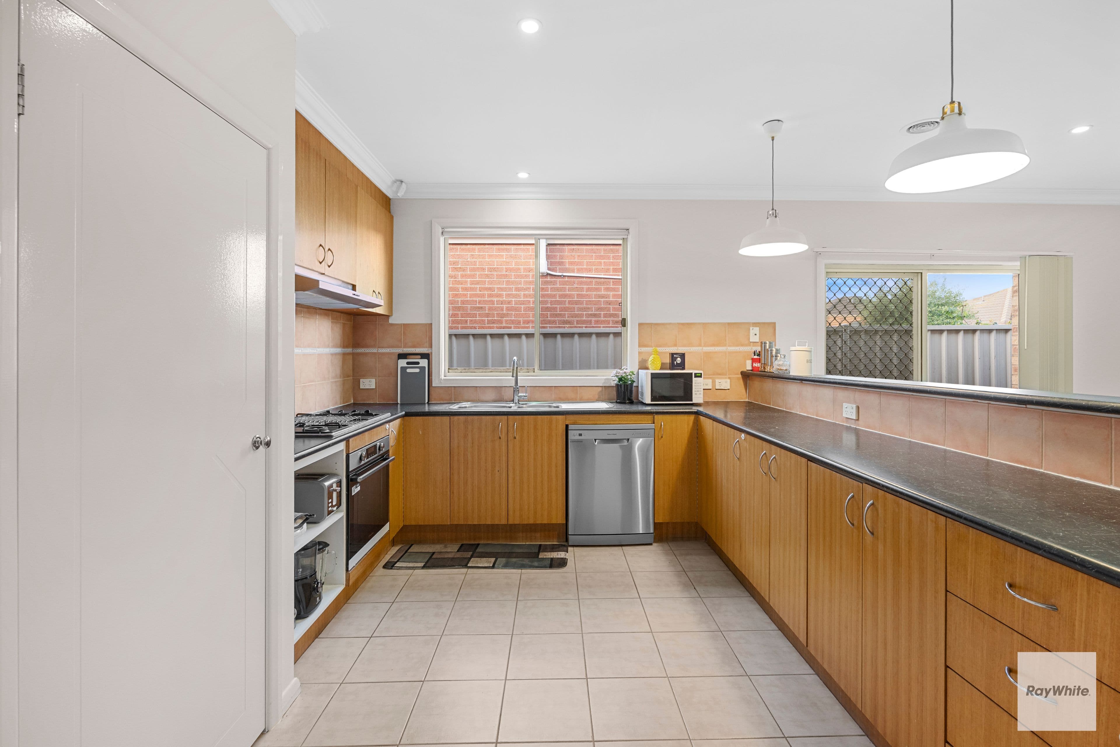 8 Waranga Close , Caroline Springs VIC 3023, Caroline Springs - Thumbnail 4