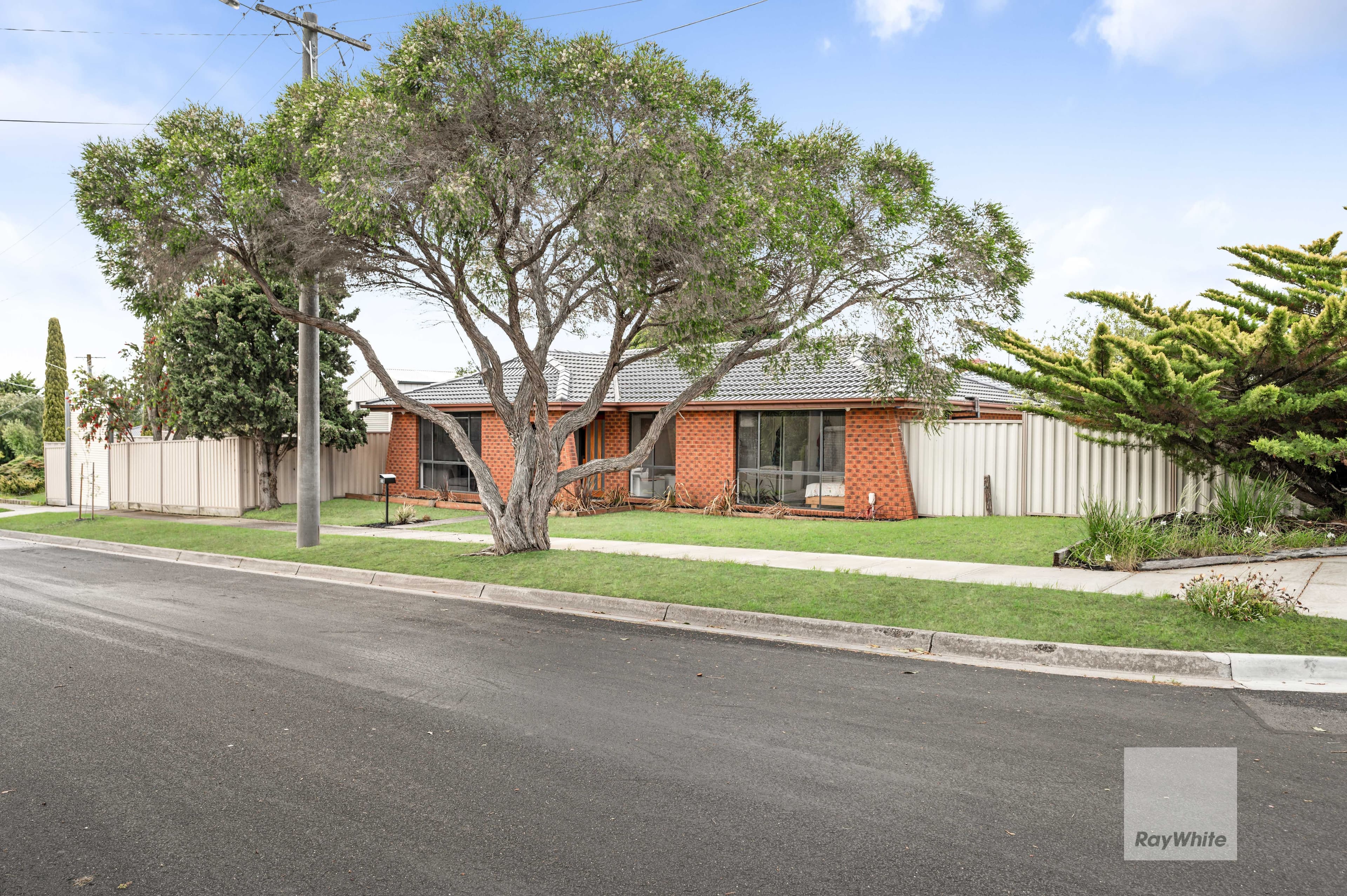 62 Harricks Crescent , Attwood VIC 3049, Attwood - Thumbnail 2