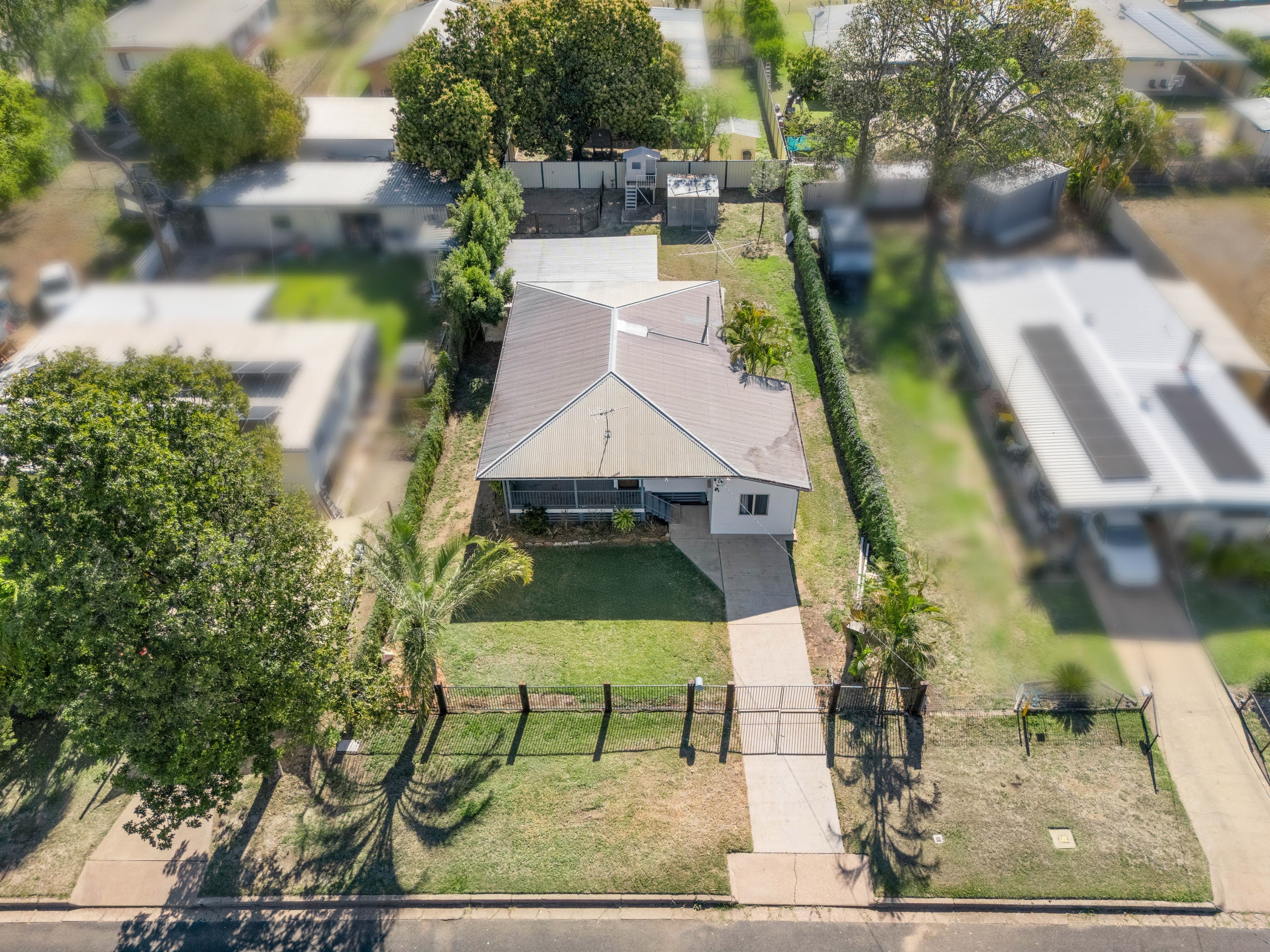 23 Diamond Avenue , Emerald QLD 4720, Emerald - Thumbnail 2