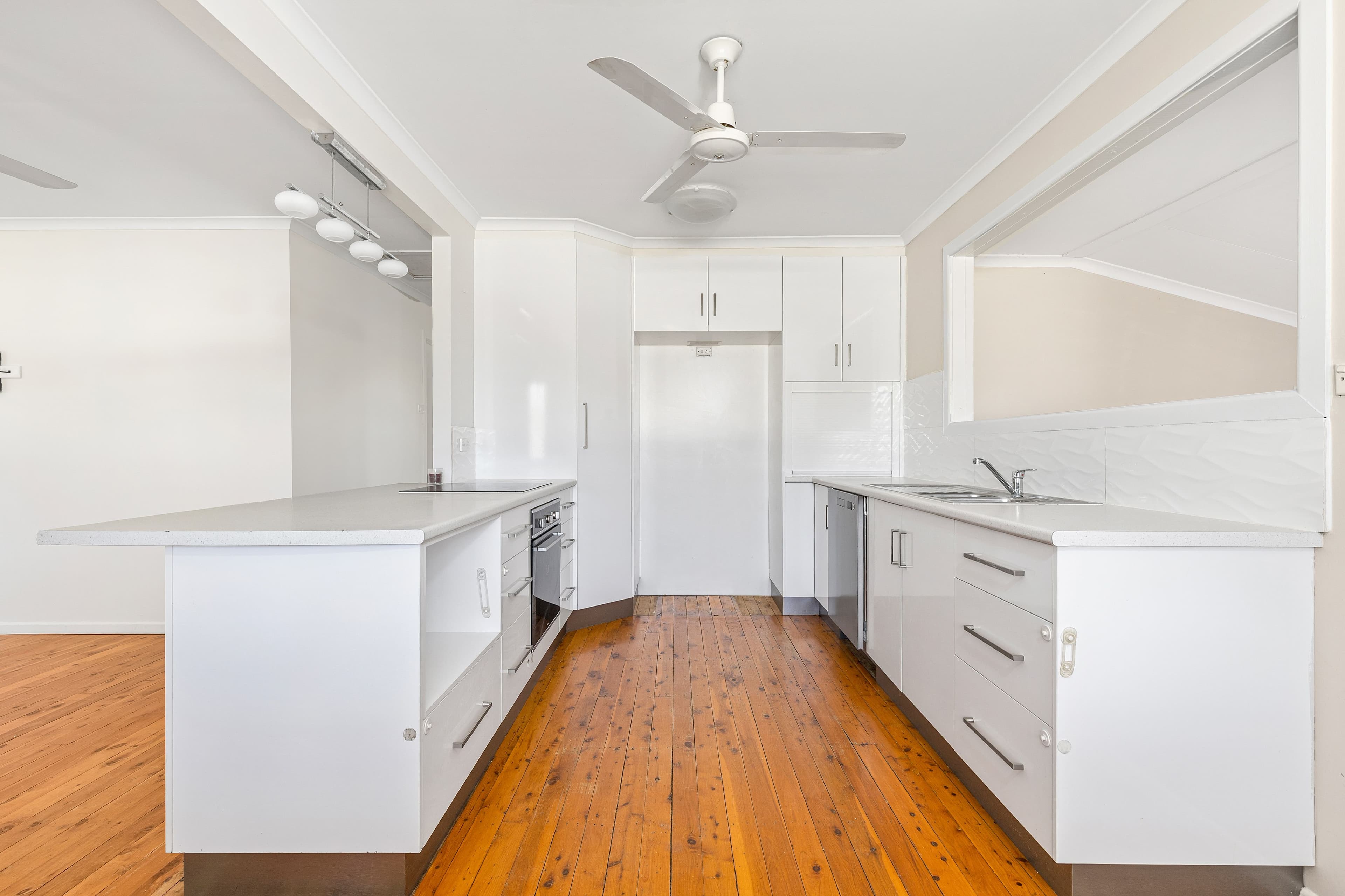 23 Diamond Avenue , Emerald QLD 4720, Emerald - Thumbnail 8