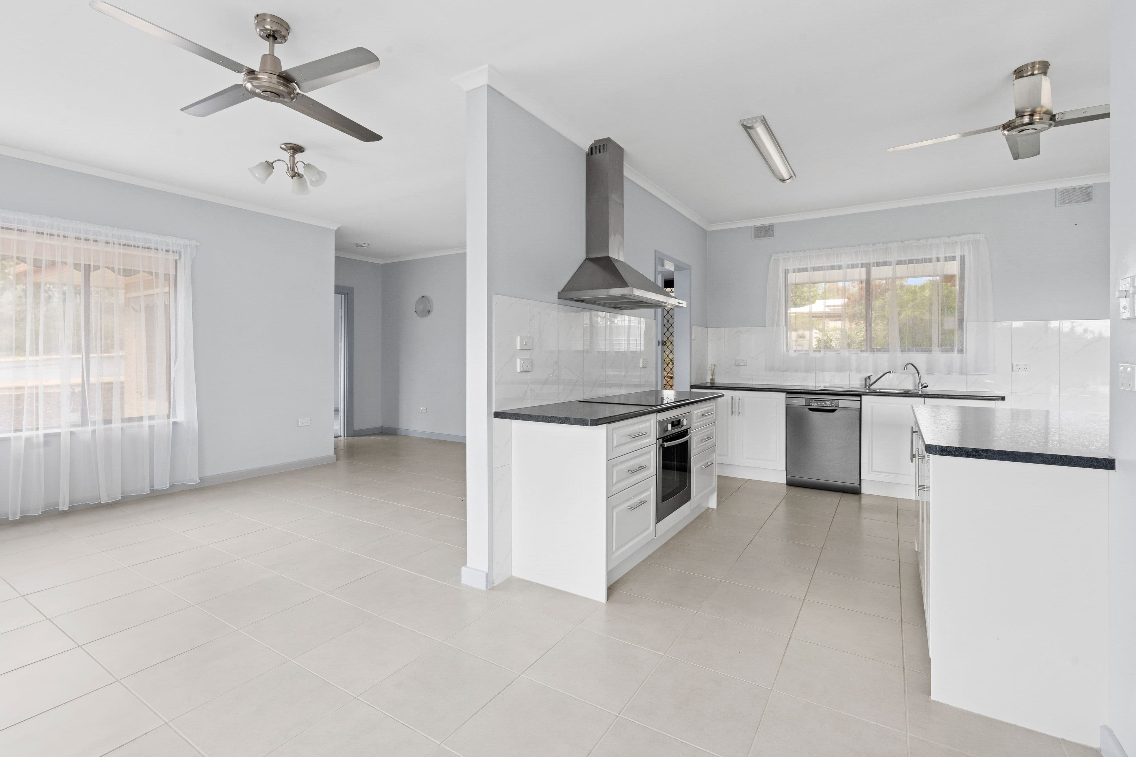 9 Hilltop Drive , Loxton SA 5333, Loxton - Thumbnail 2