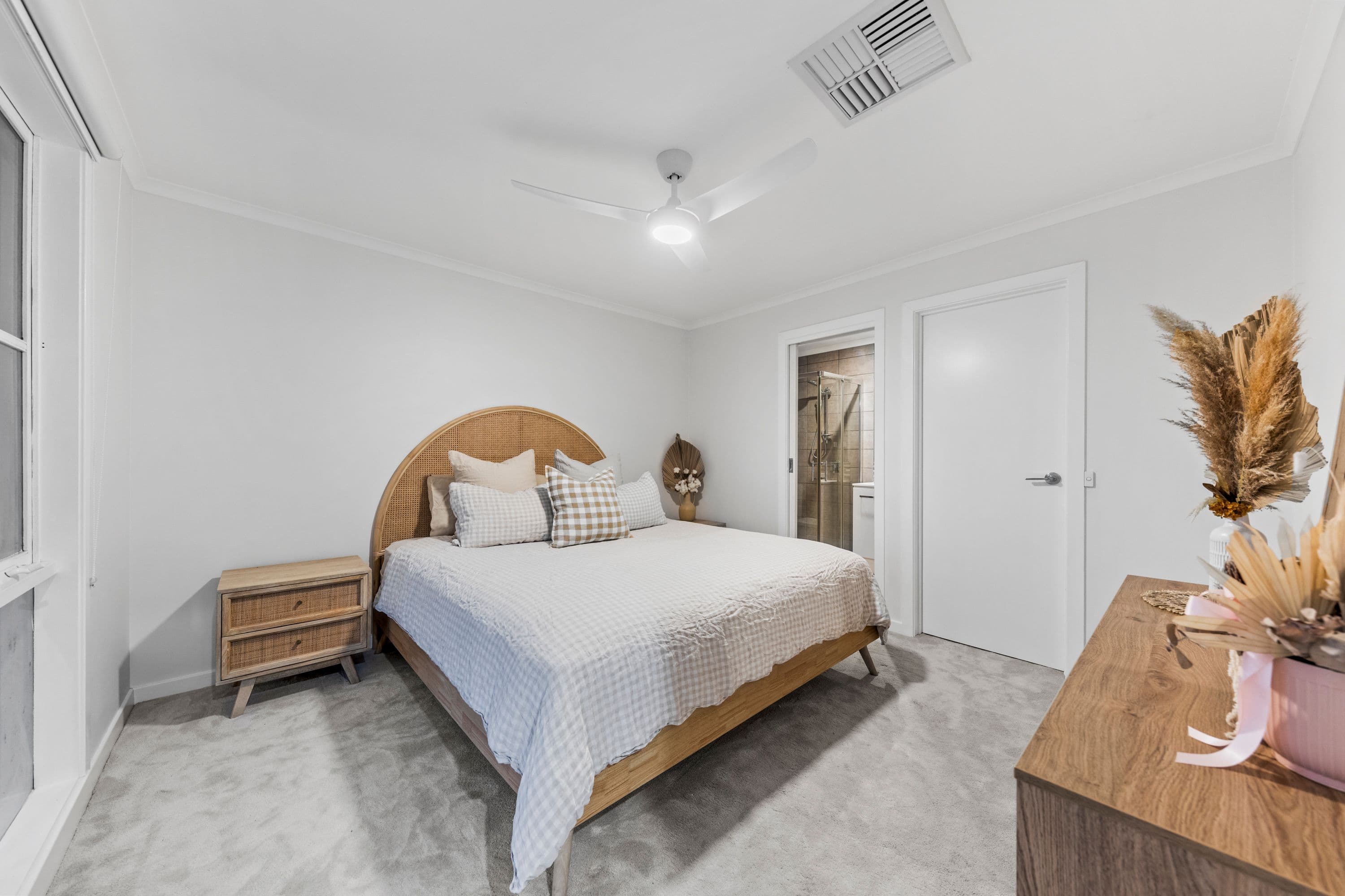 13 Leigh Drive , Pakenham VIC 3810, Pakenham - Thumbnail 2