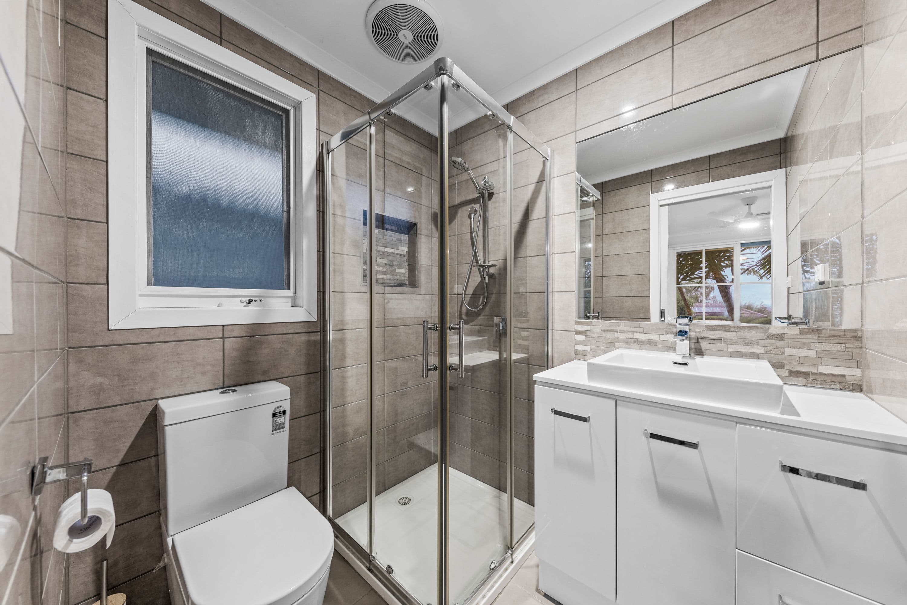 13 Leigh Drive , Pakenham VIC 3810, Pakenham - Thumbnail 3