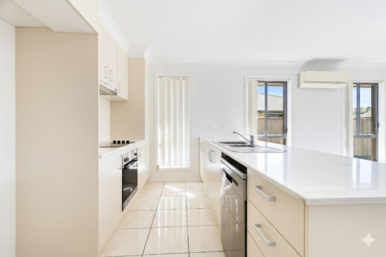 3 Onyx Street , Emerald QLD 4720, Emerald - Thumbnail 6