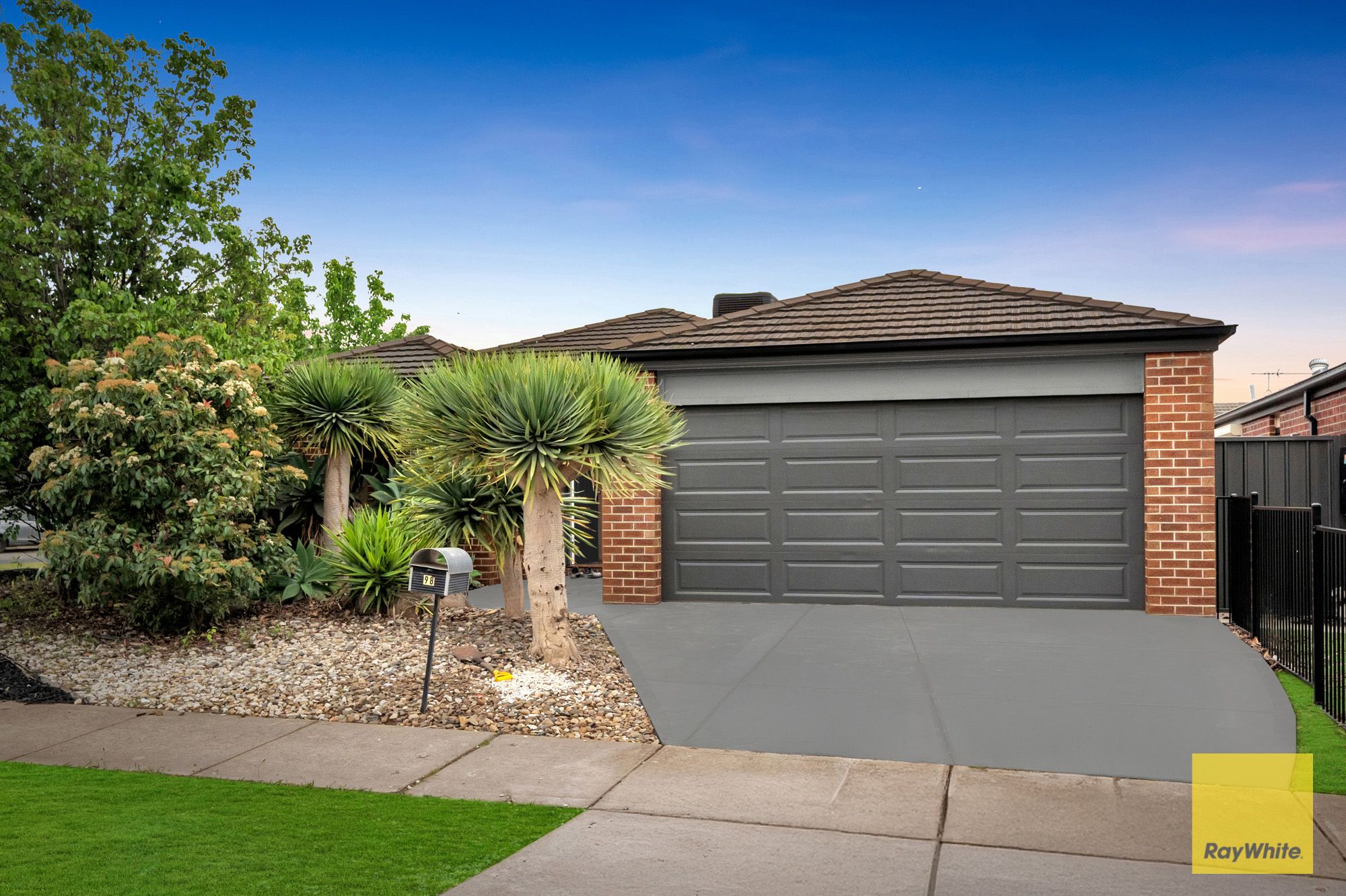 98 Rose Grange Boulevard , Tarneit VIC 3029, Tarneit - Thumbnail 2