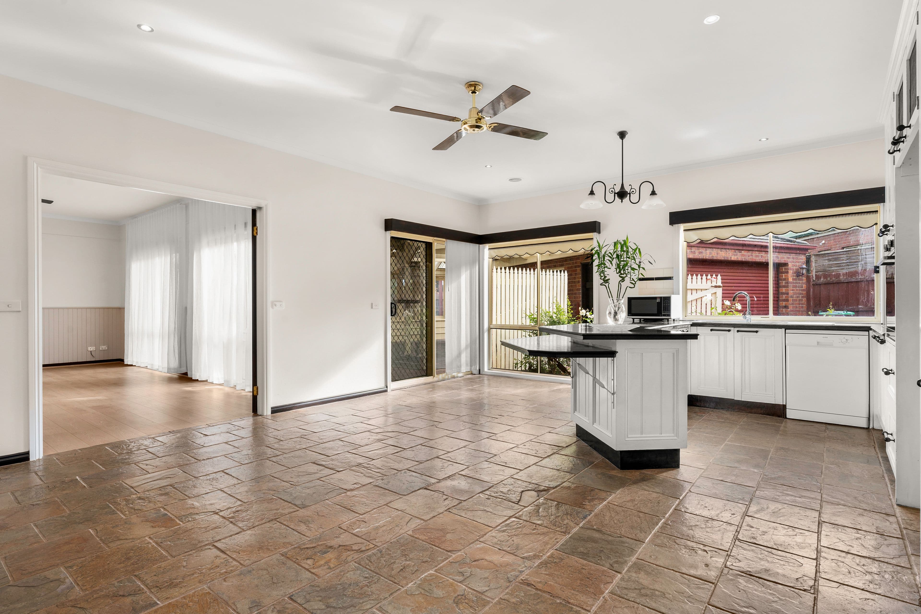 4 Furness Court , Berwick VIC 3806, Berwick - Thumbnail 4
