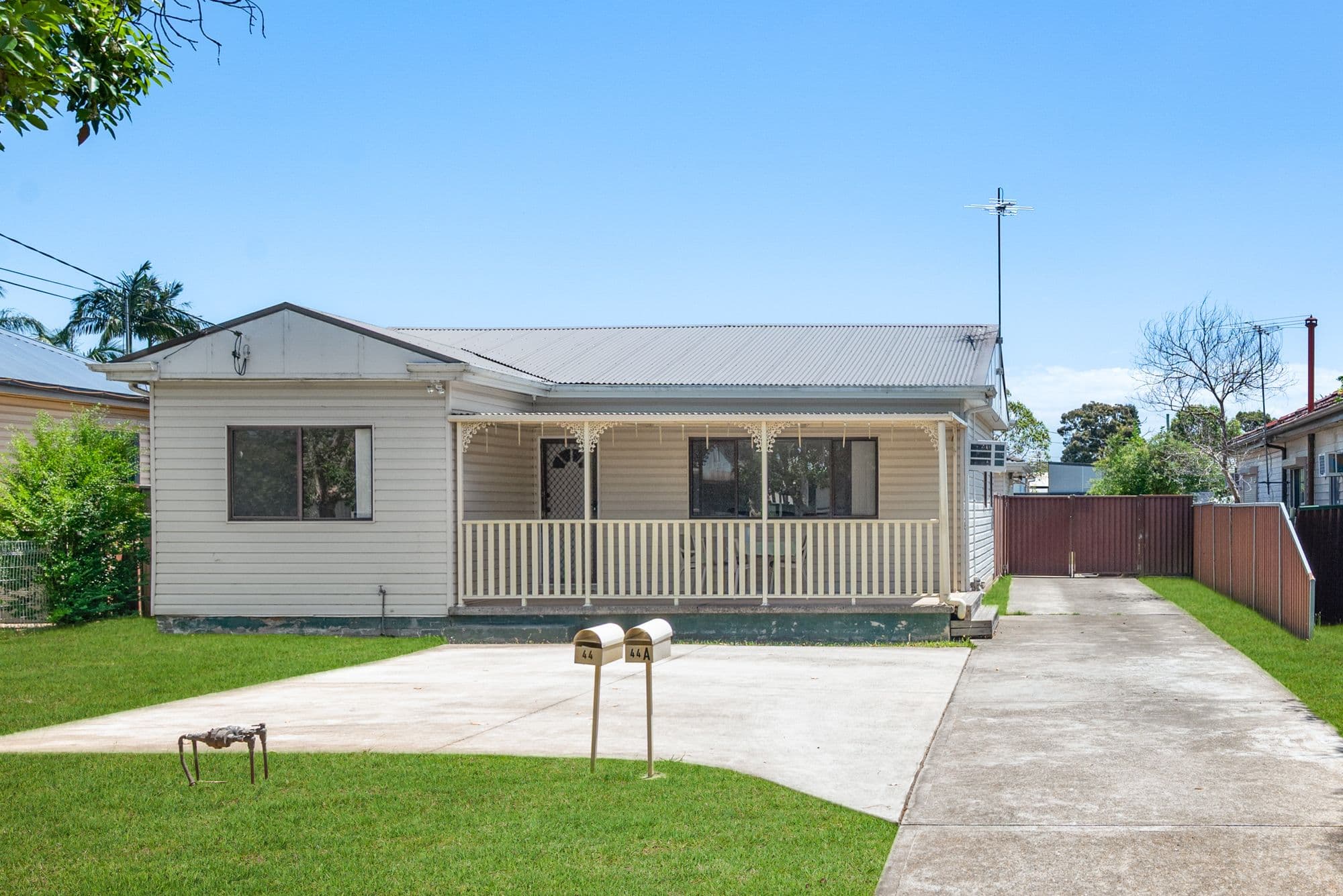 44 Dorothy Crescent, Colyton - Image 1