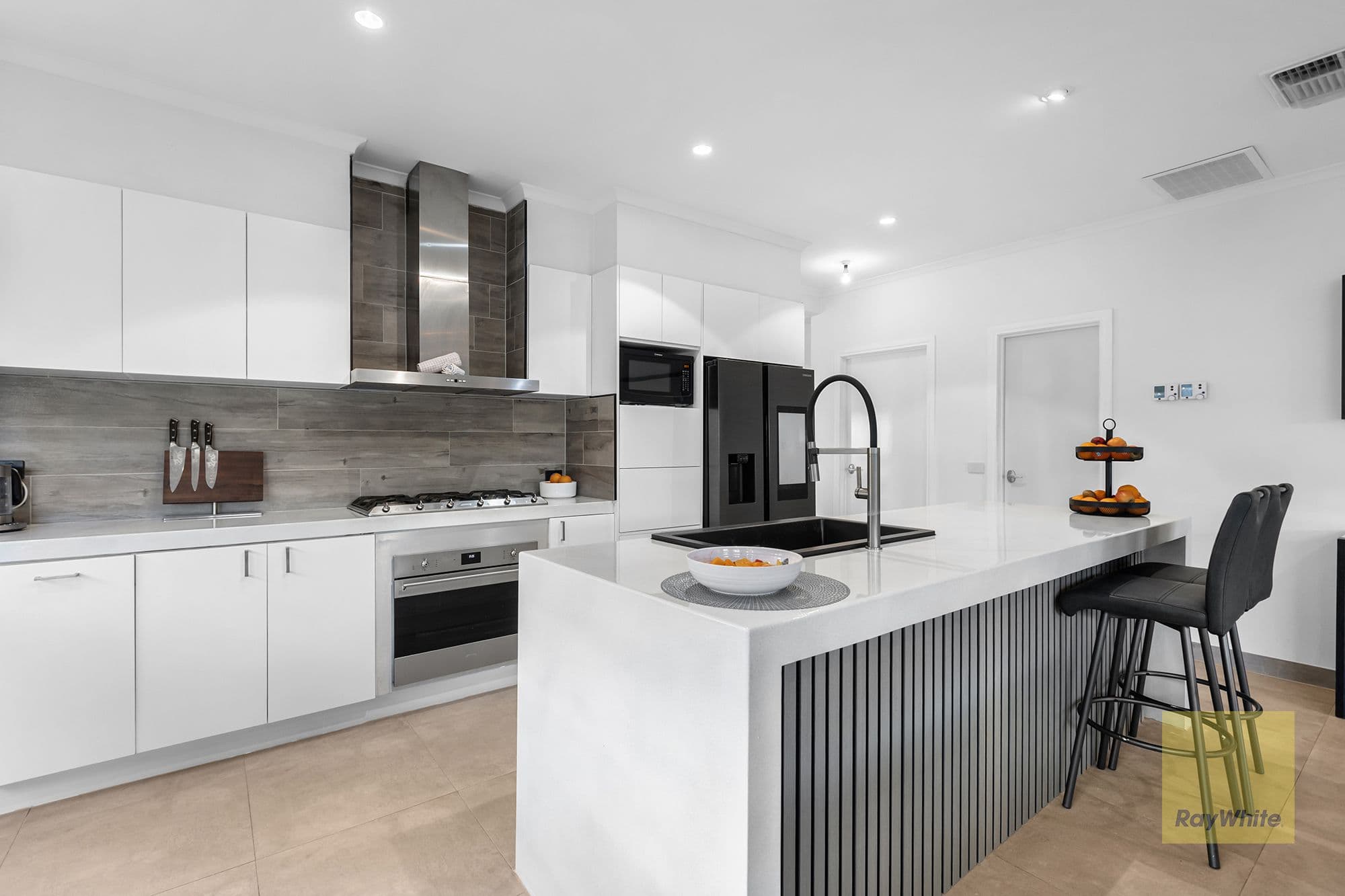 4 Earlswood Close , Caroline Springs VIC 3023, Caroline Springs - Thumbnail 2