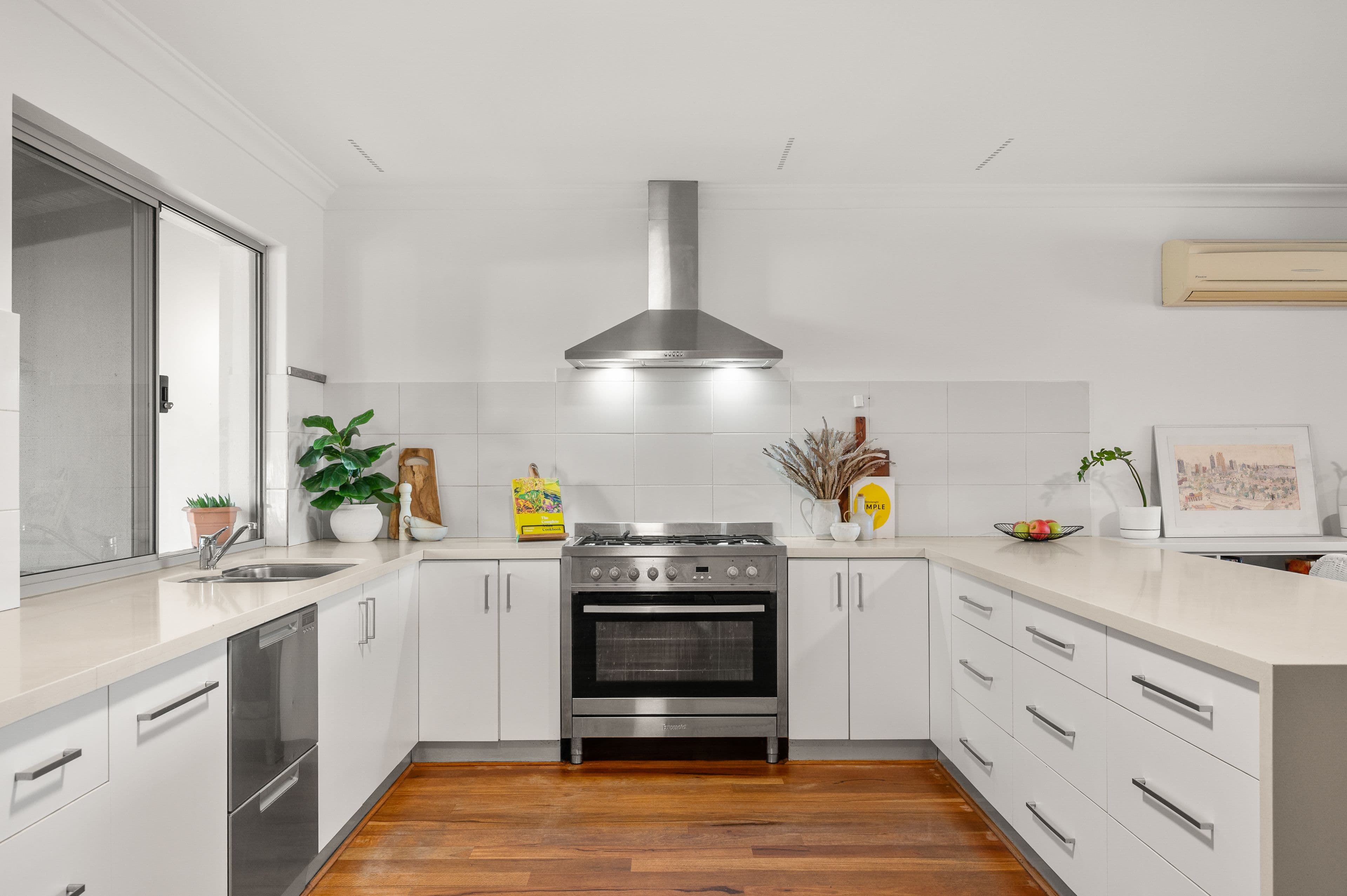 23 Claygate Road, Hamilton Hill - Thumbnail 7