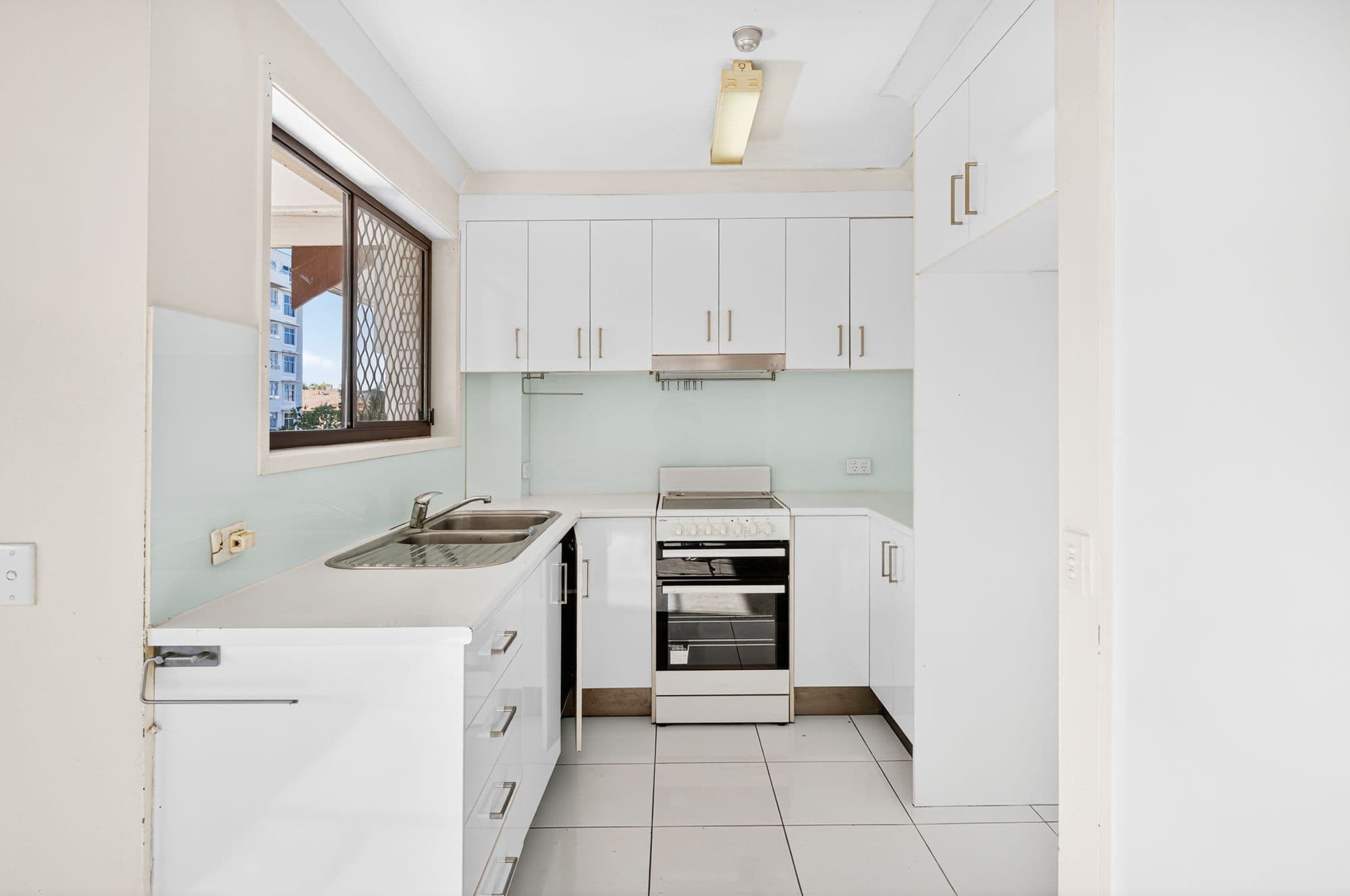 1 Waverley Street , Southport QLD 4215, Southport - Thumbnail 2